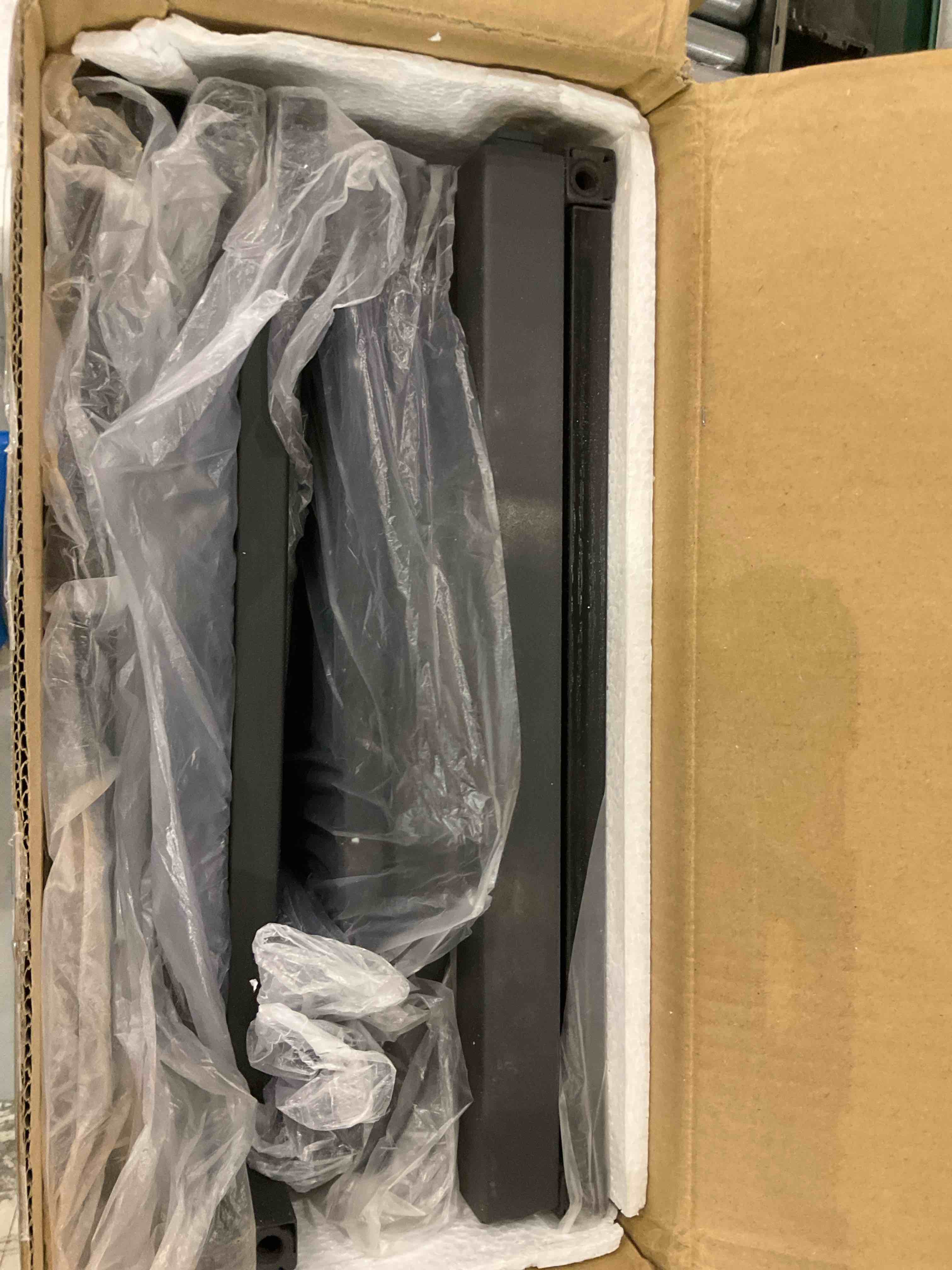 https://s3.amazonaws.com/lotting-images-prod/BargainHunt/EXS01490562_1716981511545.jpeg
