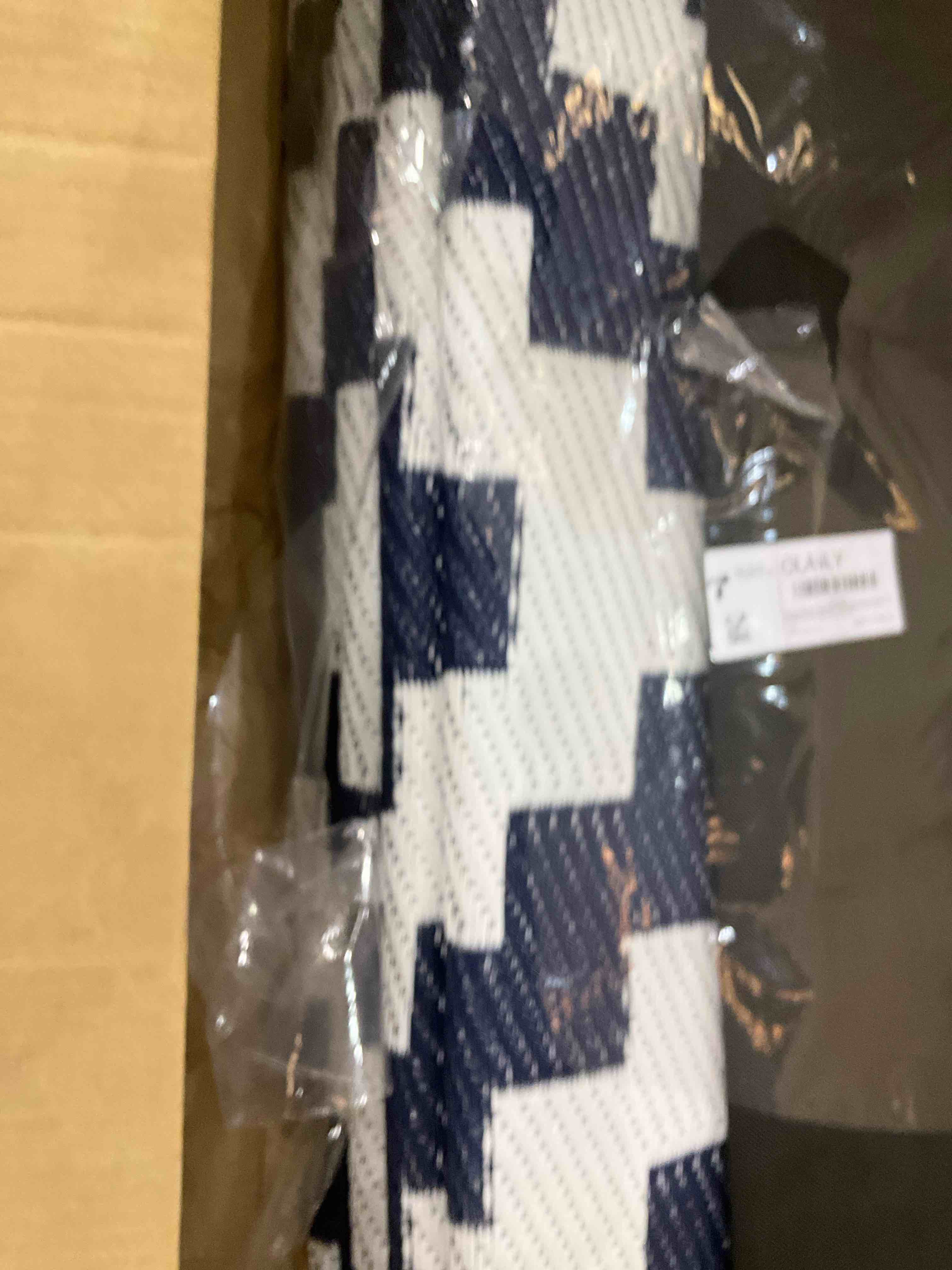 https://s3.amazonaws.com/lotting-images-prod/BargainHunt/EXS01490584_1716985283026.jpeg