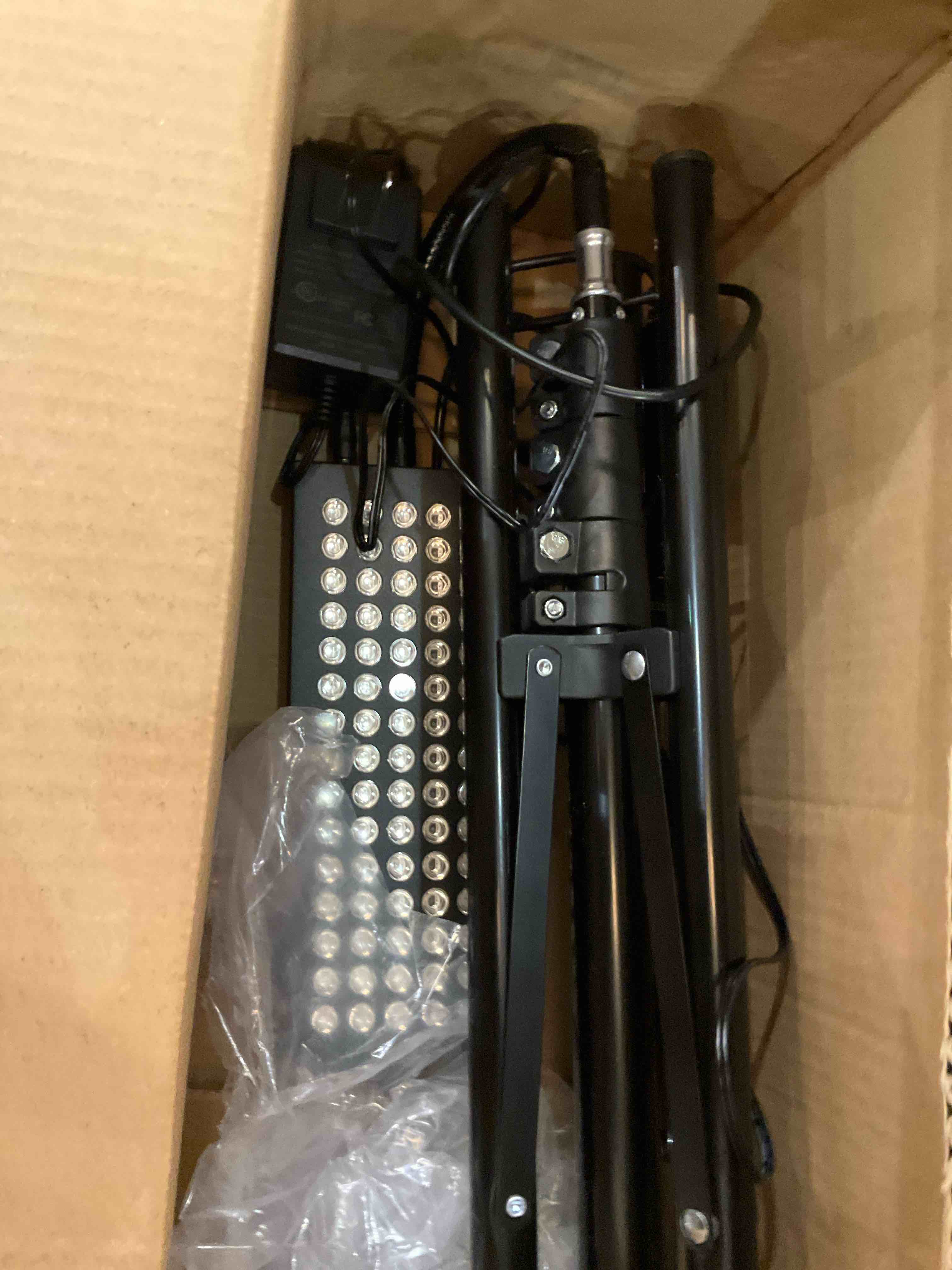 https://s3.amazonaws.com/lotting-images-prod/BargainHunt/EXS01490623_1716996030152.jpeg