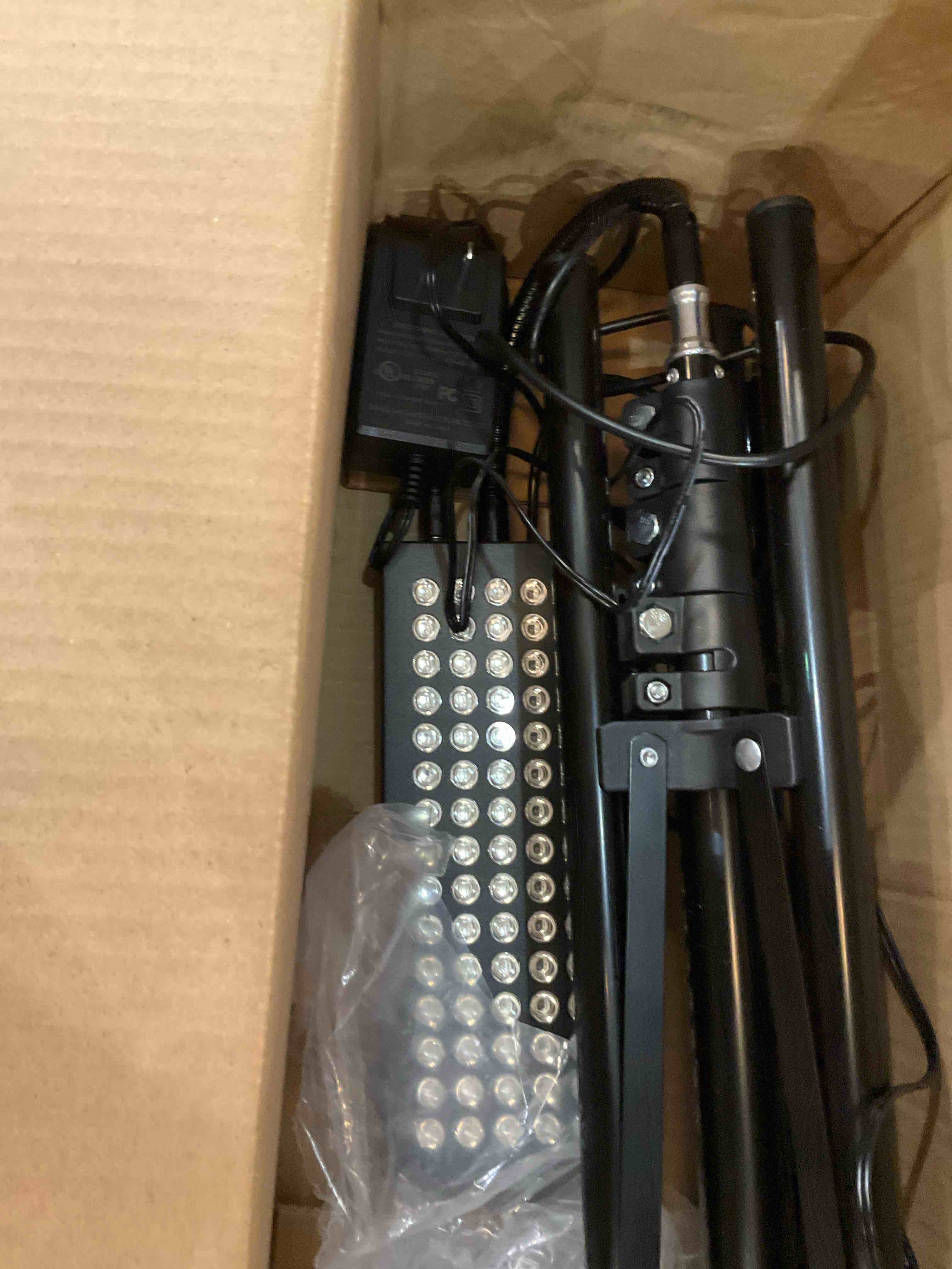 https://s3.amazonaws.com/lotting-images-prod/BargainHunt/EXS01490623_1716996031617.jpeg