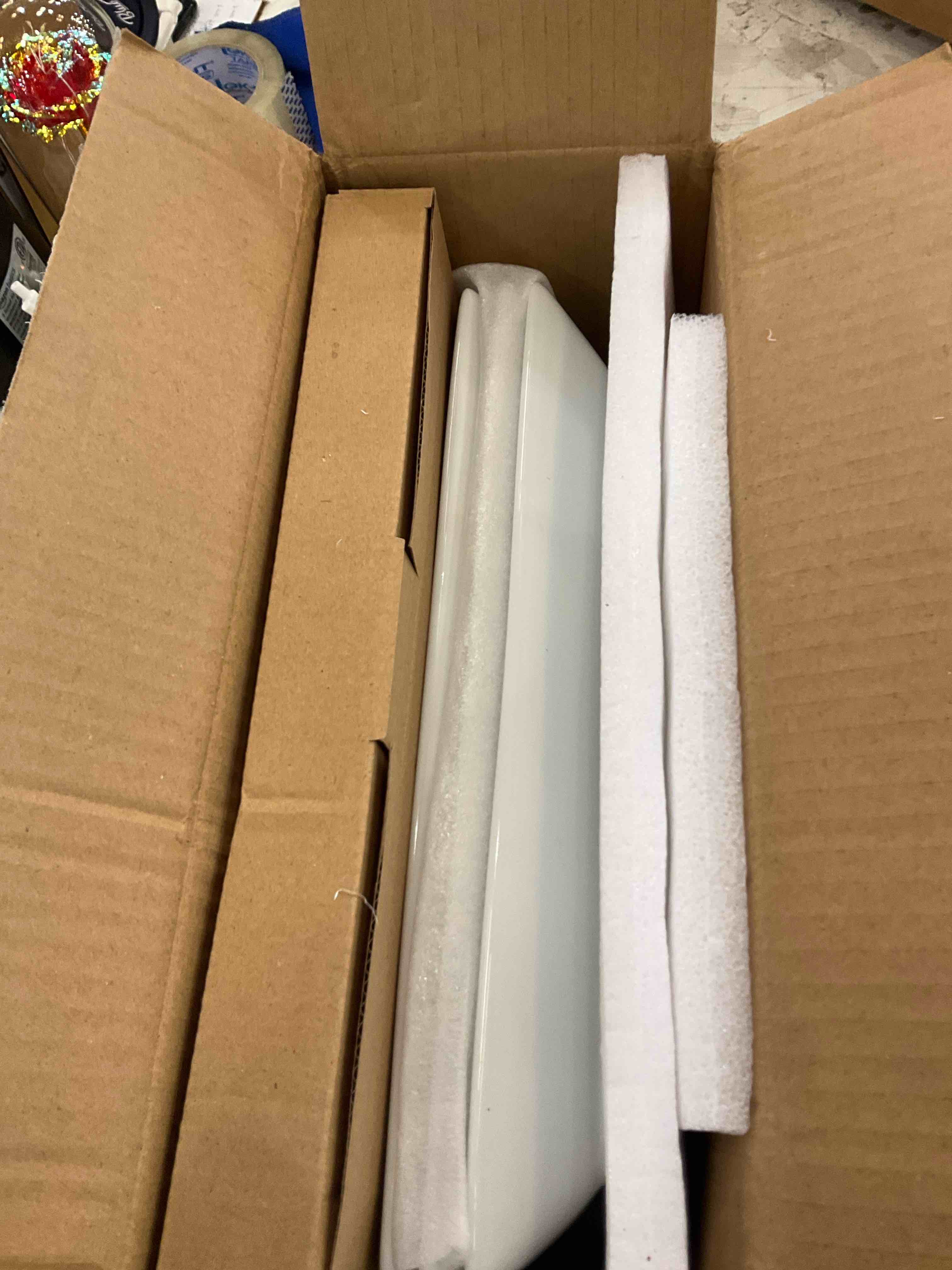 https://s3.amazonaws.com/lotting-images-prod/BargainHunt/EXS01491039_1716915173664.jpeg