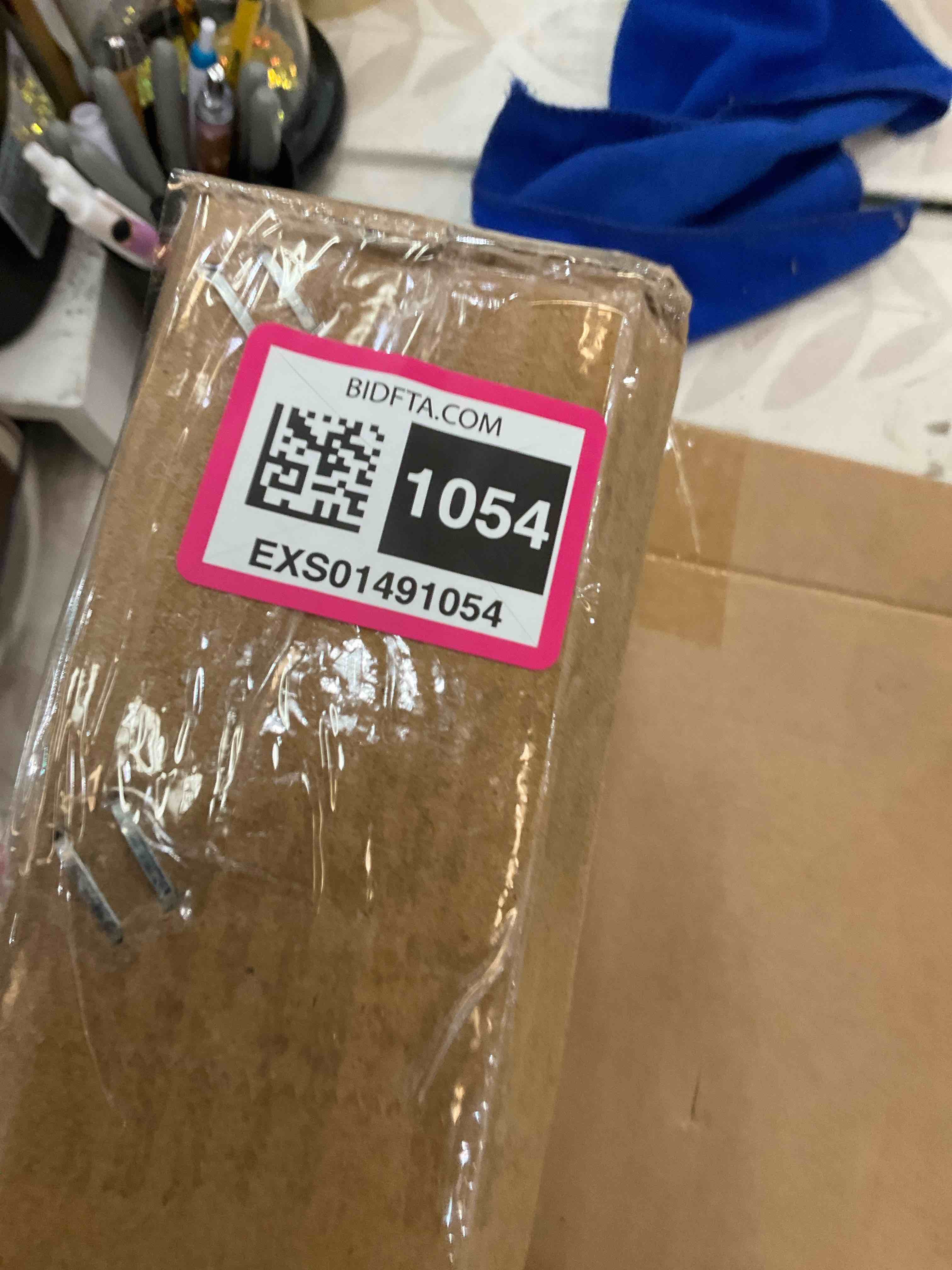 https://s3.amazonaws.com/lotting-images-prod/BargainHunt/EXS01491054_1716916305692.jpeg