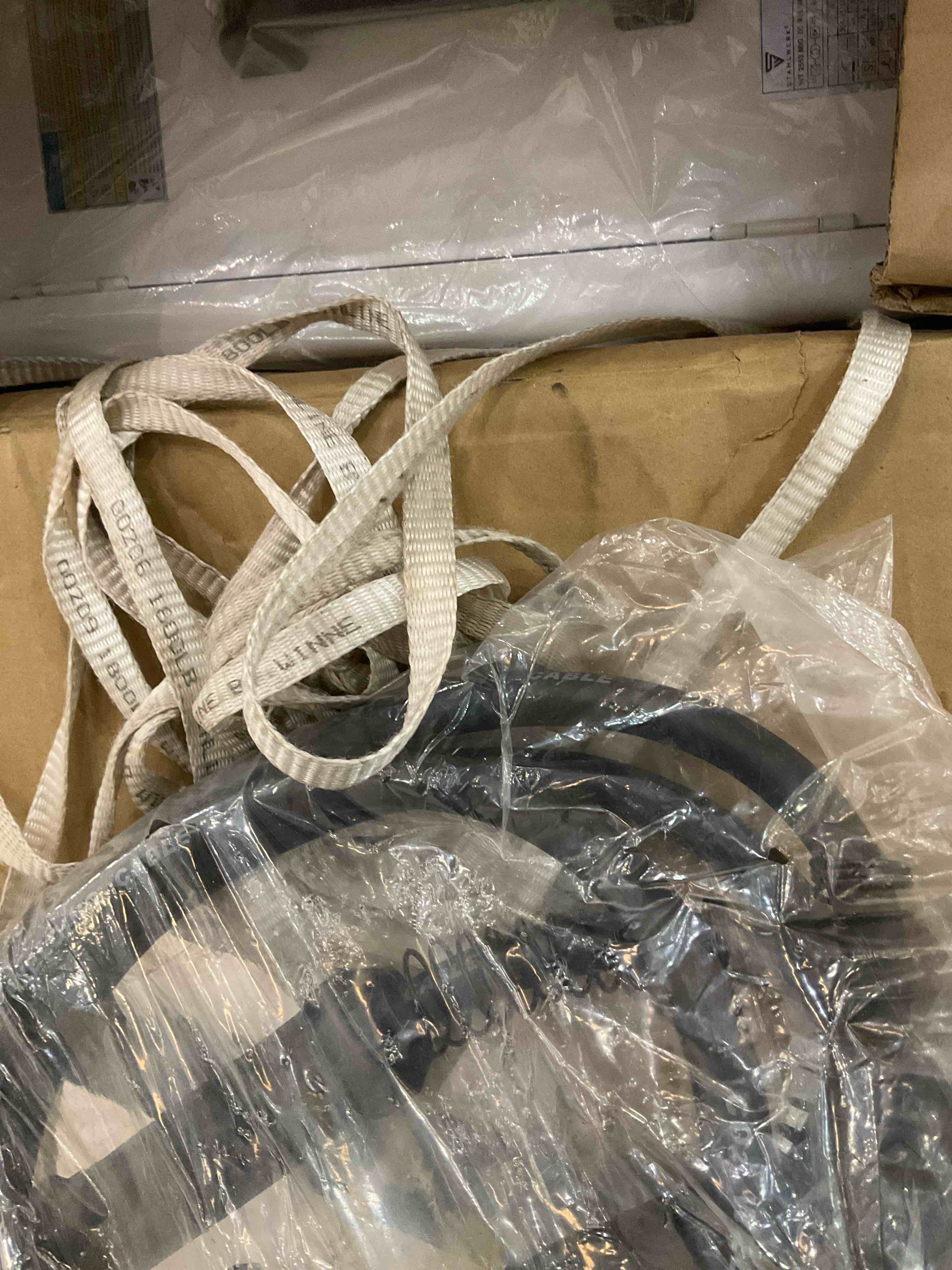https://s3.amazonaws.com/lotting-images-prod/BargainHunt/EXS01491267_1717003938645.jpeg