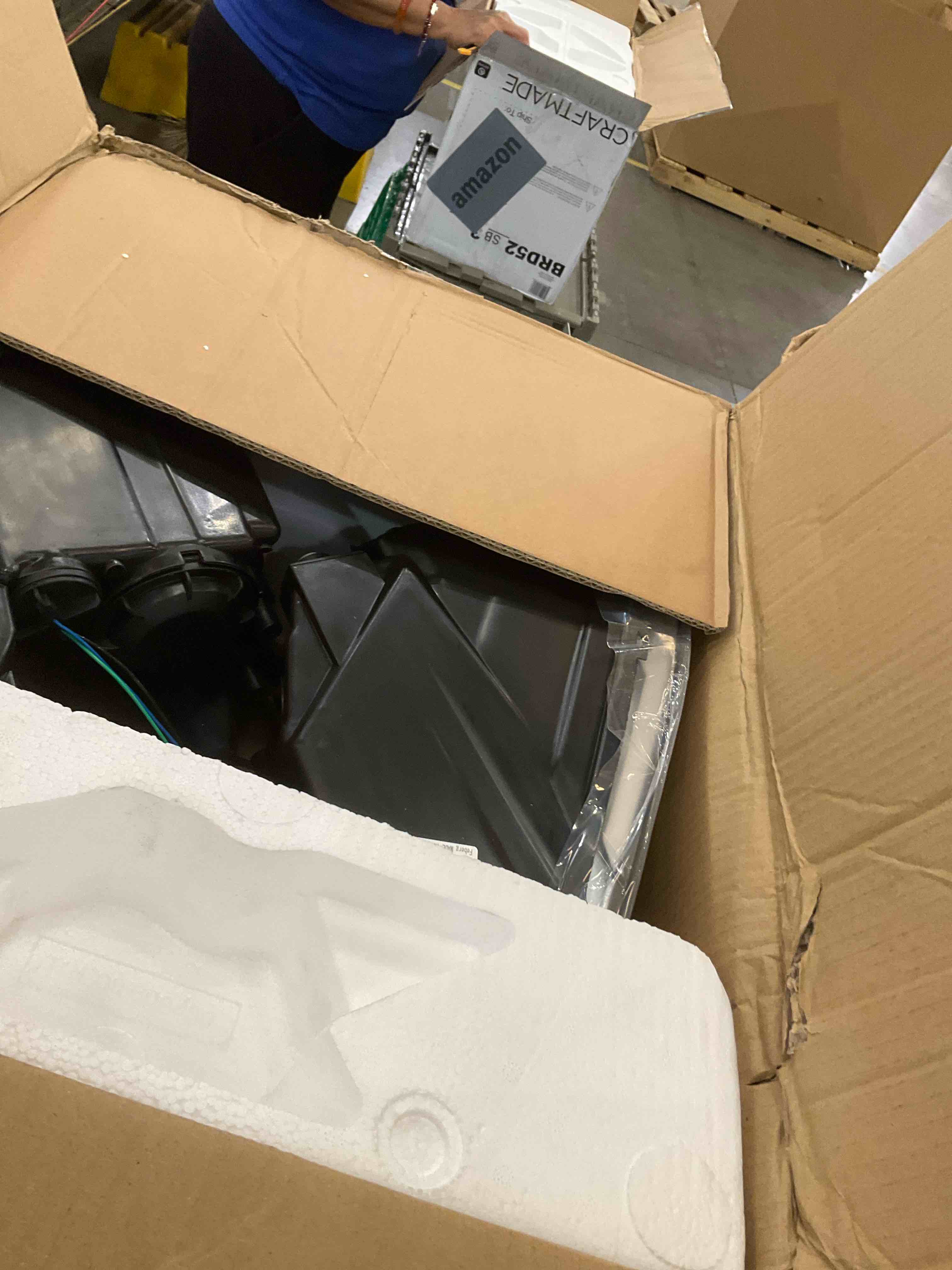 https://s3.amazonaws.com/lotting-images-prod/BargainHunt/EXS01491268_1717004093508.jpeg
