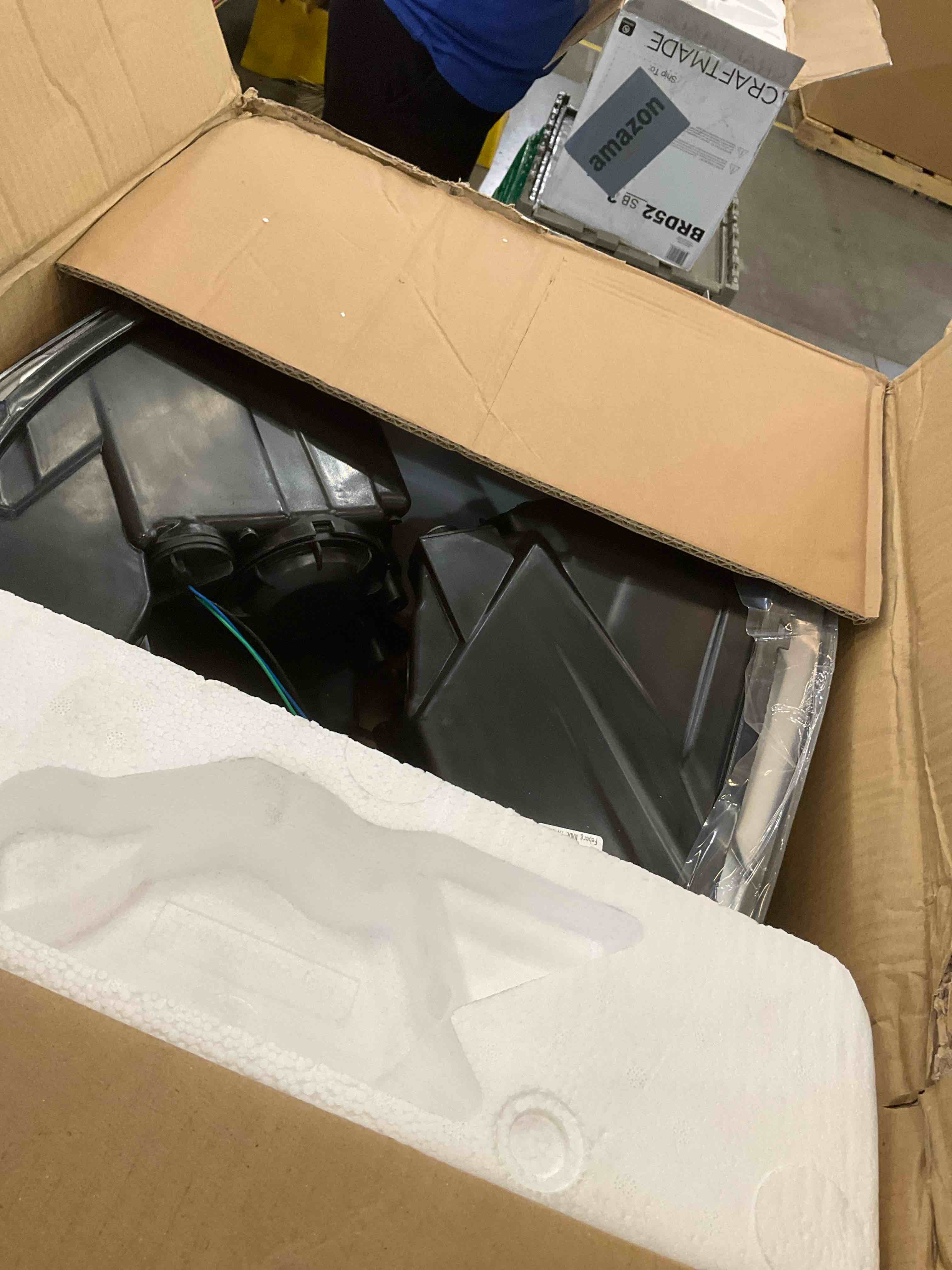 https://s3.amazonaws.com/lotting-images-prod/BargainHunt/EXS01491268_1717004094478.jpeg