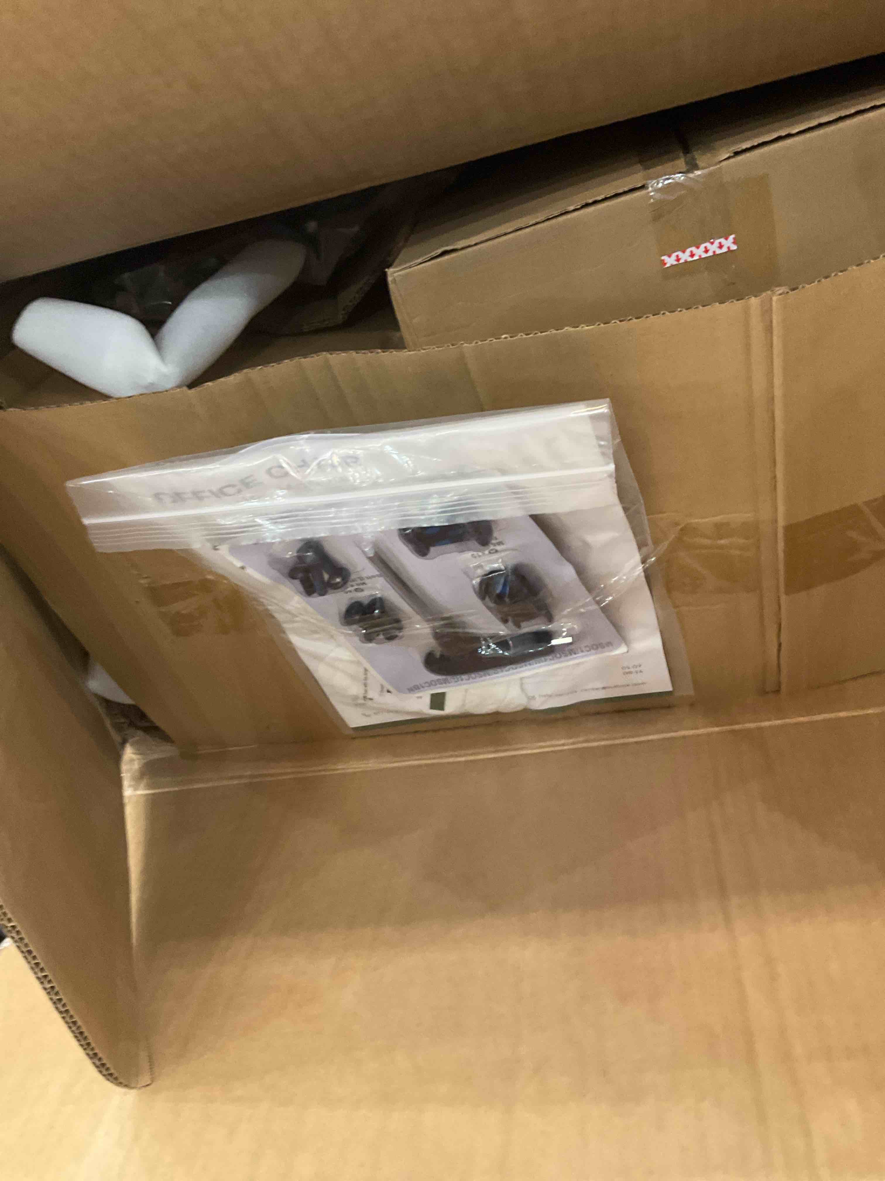 https://s3.amazonaws.com/lotting-images-prod/BargainHunt/EXS01491270_1717004255381.jpeg