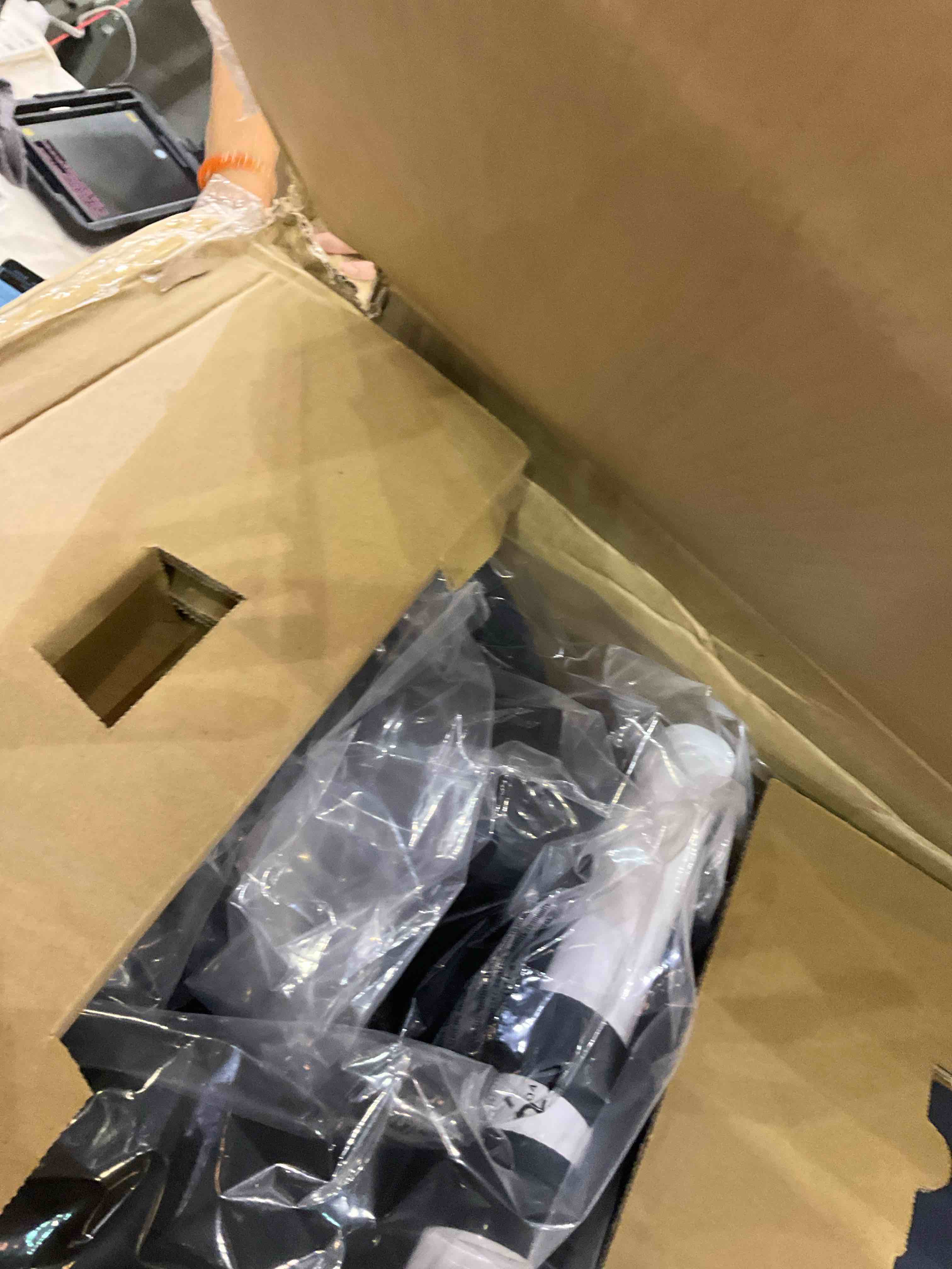 https://s3.amazonaws.com/lotting-images-prod/BargainHunt/EXS01491377_1717073112145.jpeg