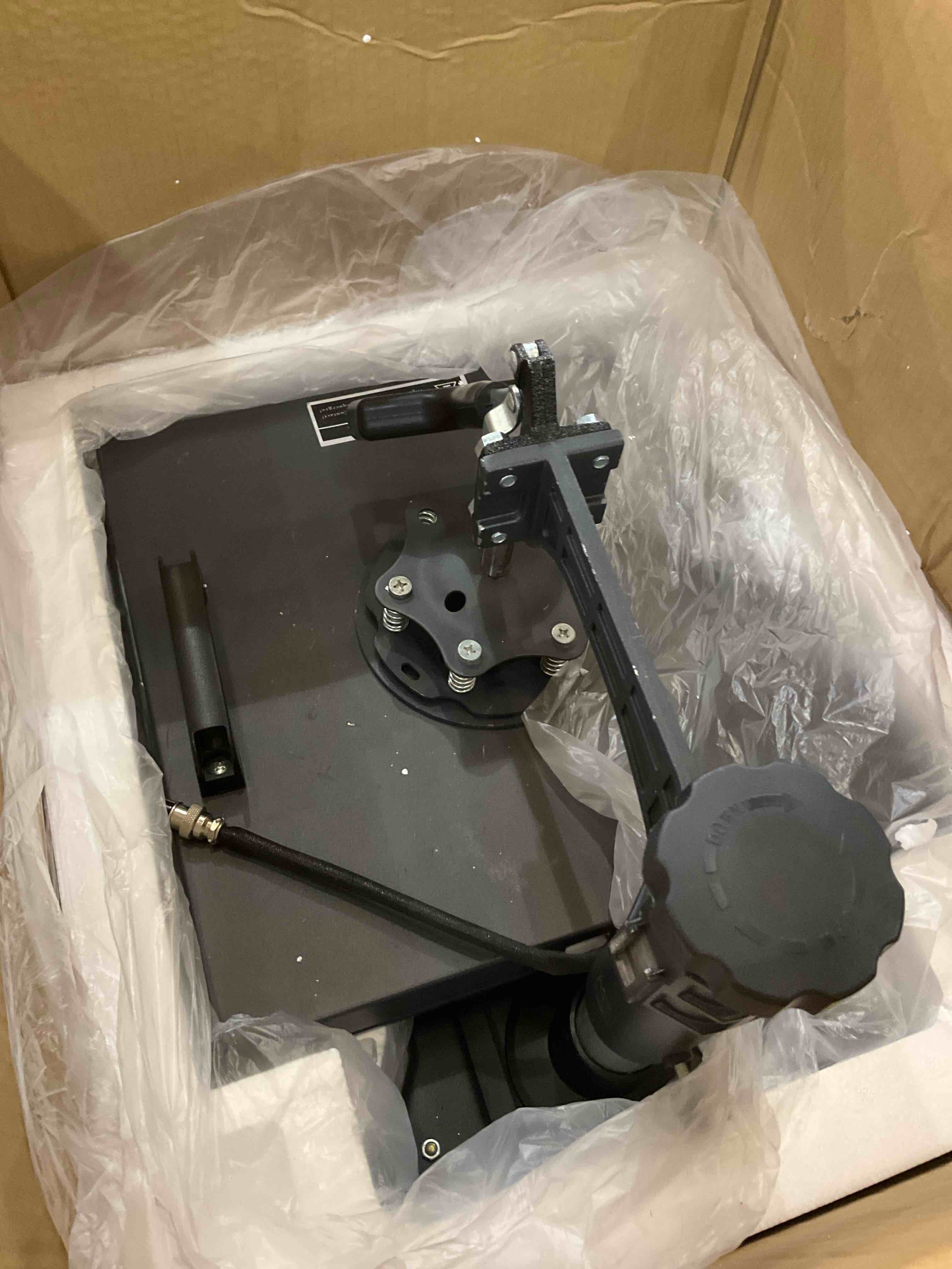 https://s3.amazonaws.com/lotting-images-prod/BargainHunt/EXS01491379_1717073554811.jpeg