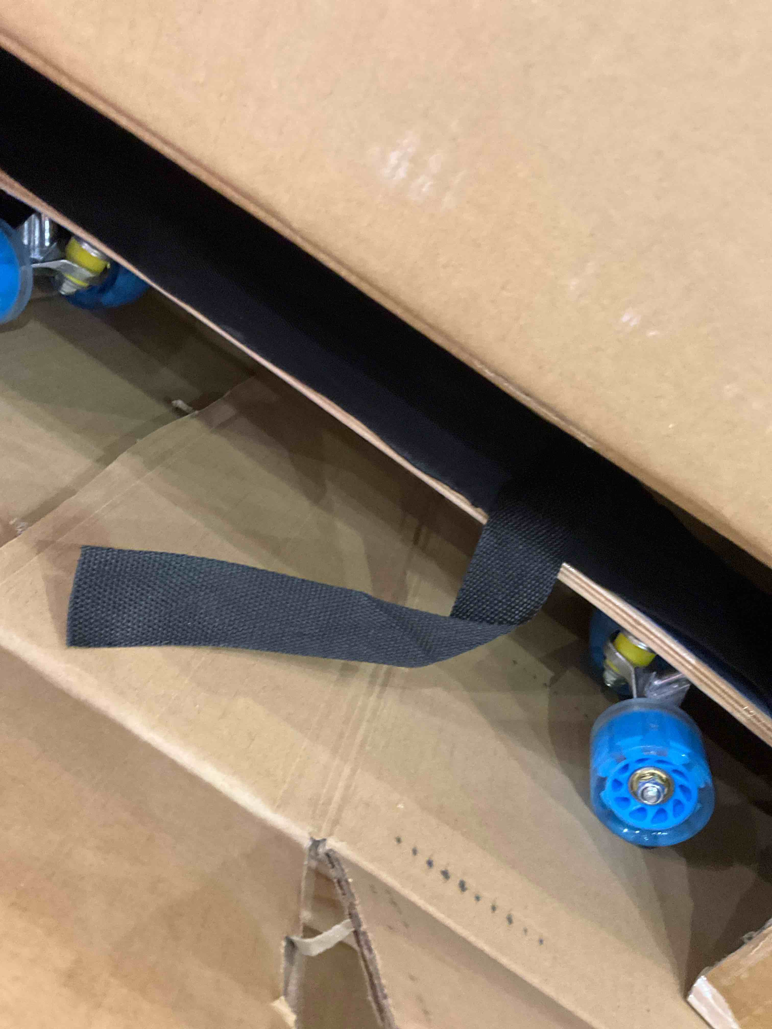 https://s3.amazonaws.com/lotting-images-prod/BargainHunt/EXS01491381_1717075423762.jpeg