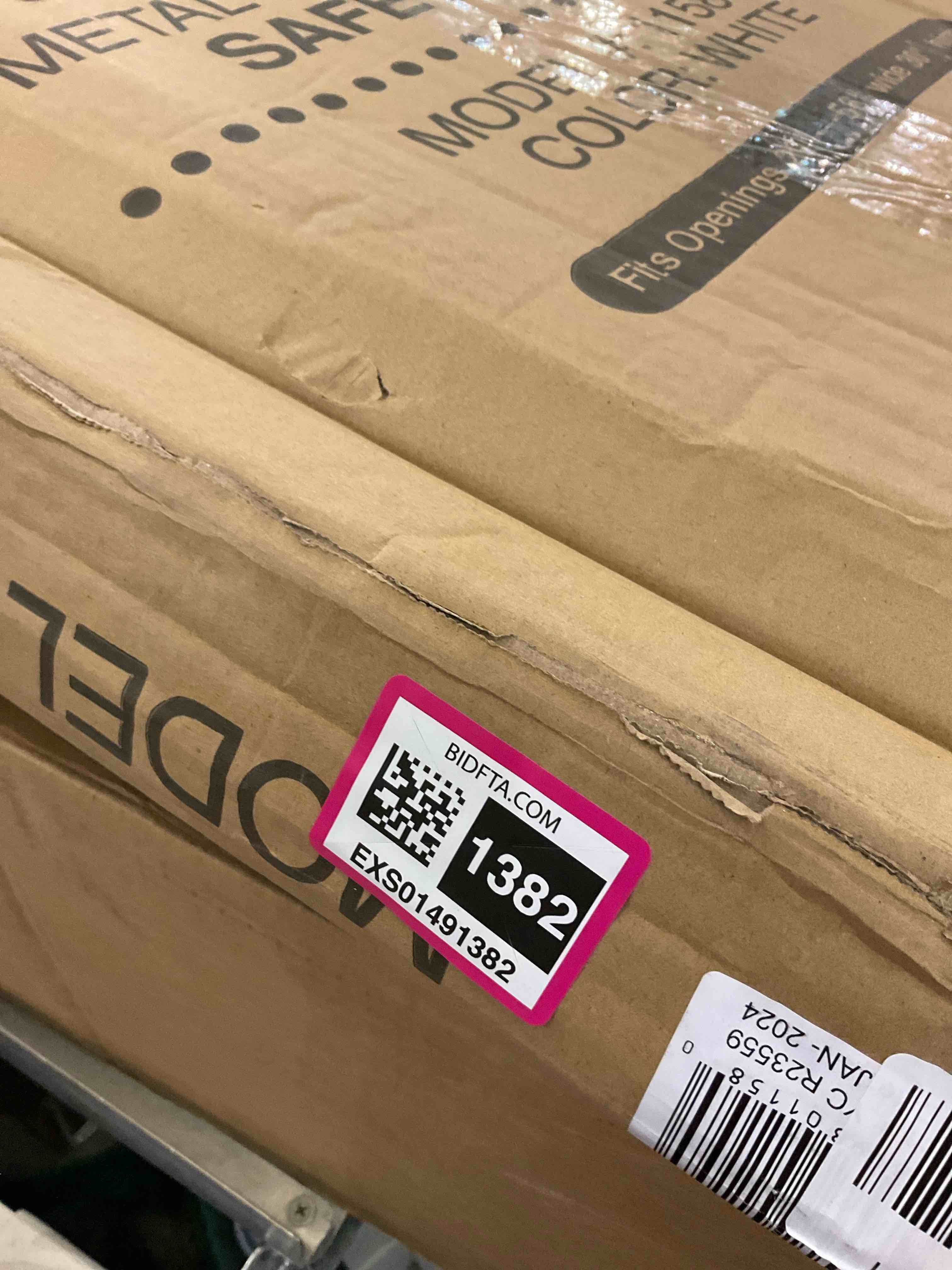 https://s3.amazonaws.com/lotting-images-prod/BargainHunt/EXS01491382_1717075695175.jpeg