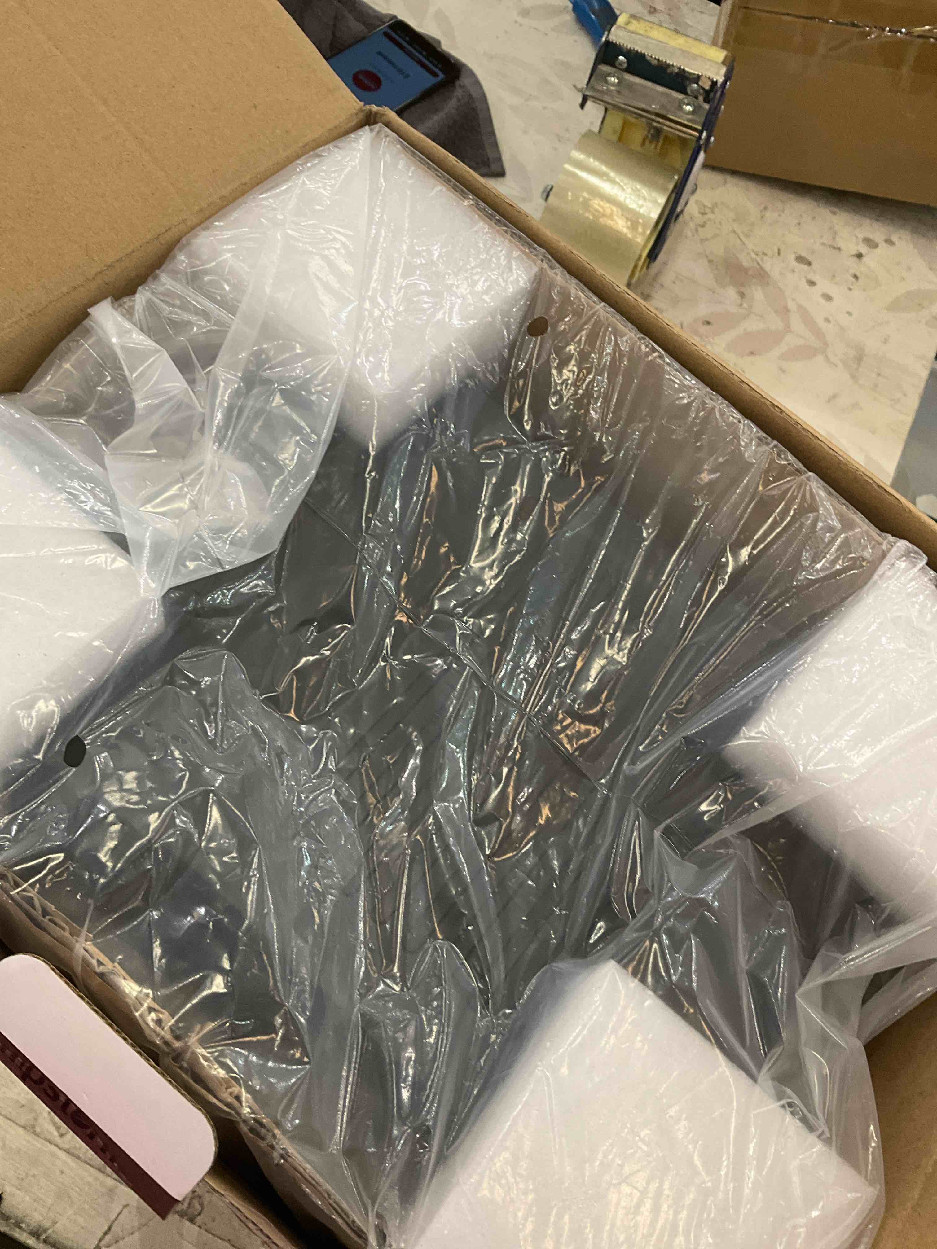 https://s3.amazonaws.com/lotting-images-prod/BargainHunt/EXS01491446_1717088302403.jpeg