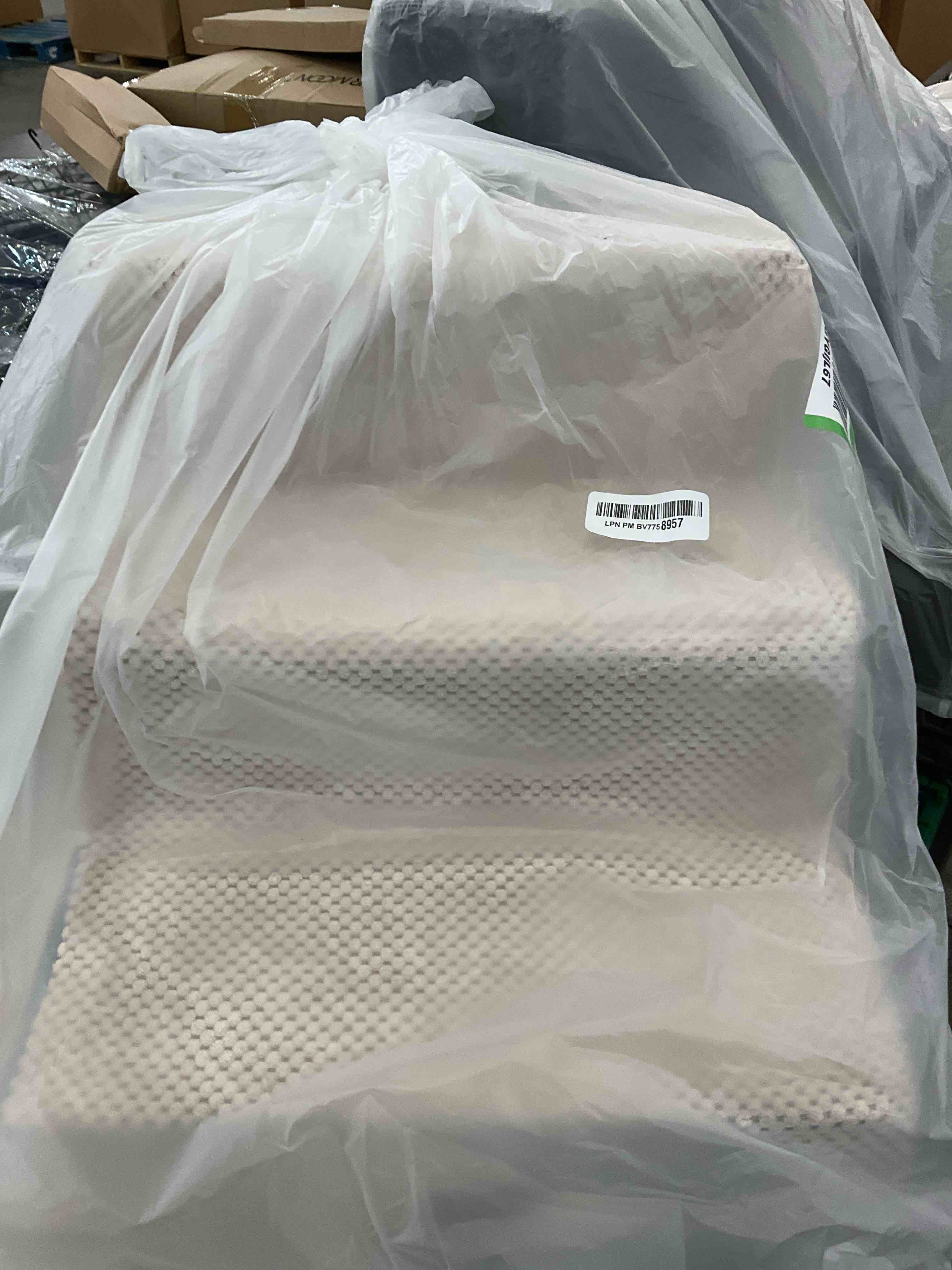 https://s3.amazonaws.com/lotting-images-prod/BargainHunt/EXS01491634_1717181910598.jpeg