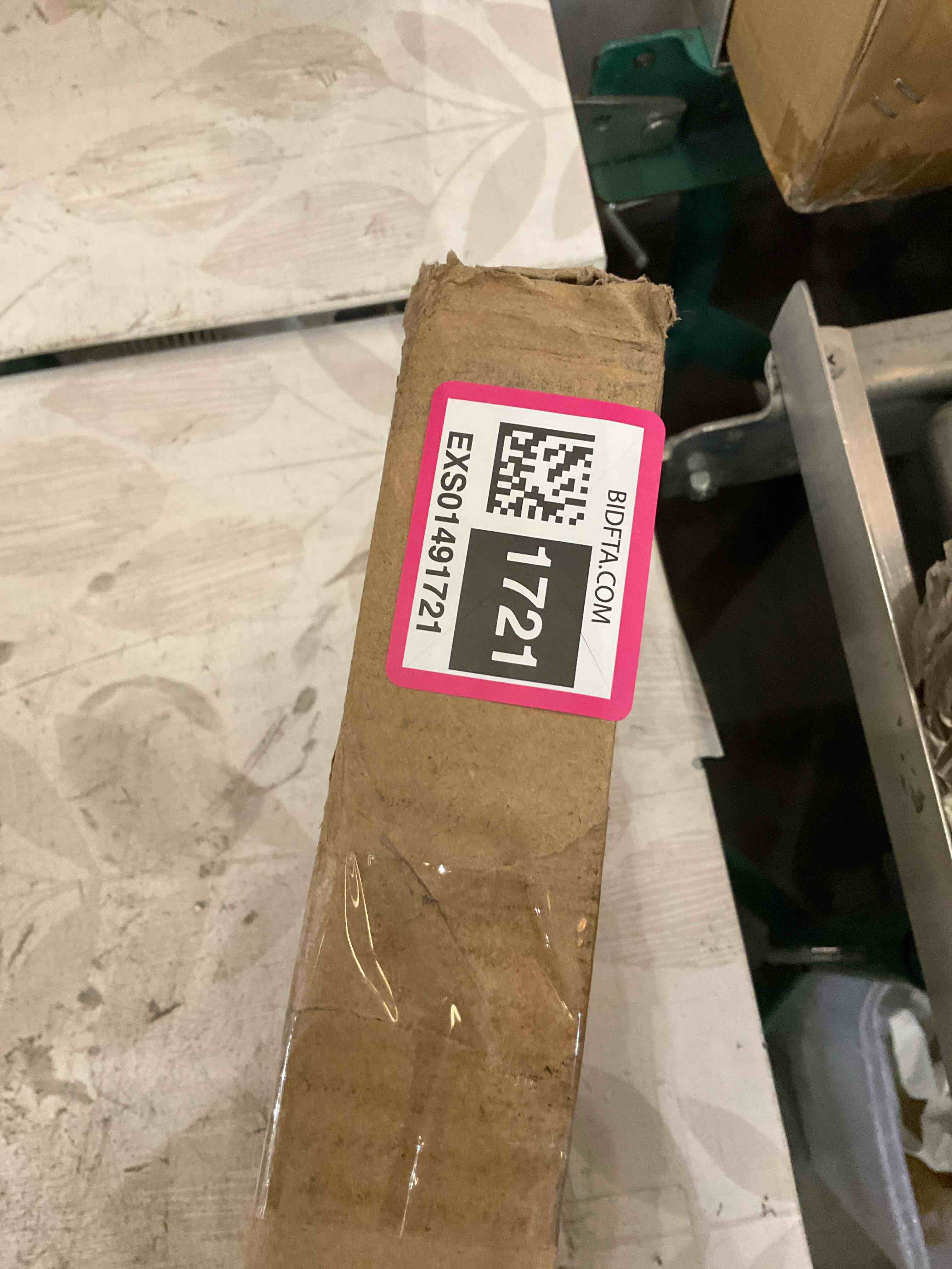 https://s3.amazonaws.com/lotting-images-prod/BargainHunt/EXS01491721_1717425049821.jpeg