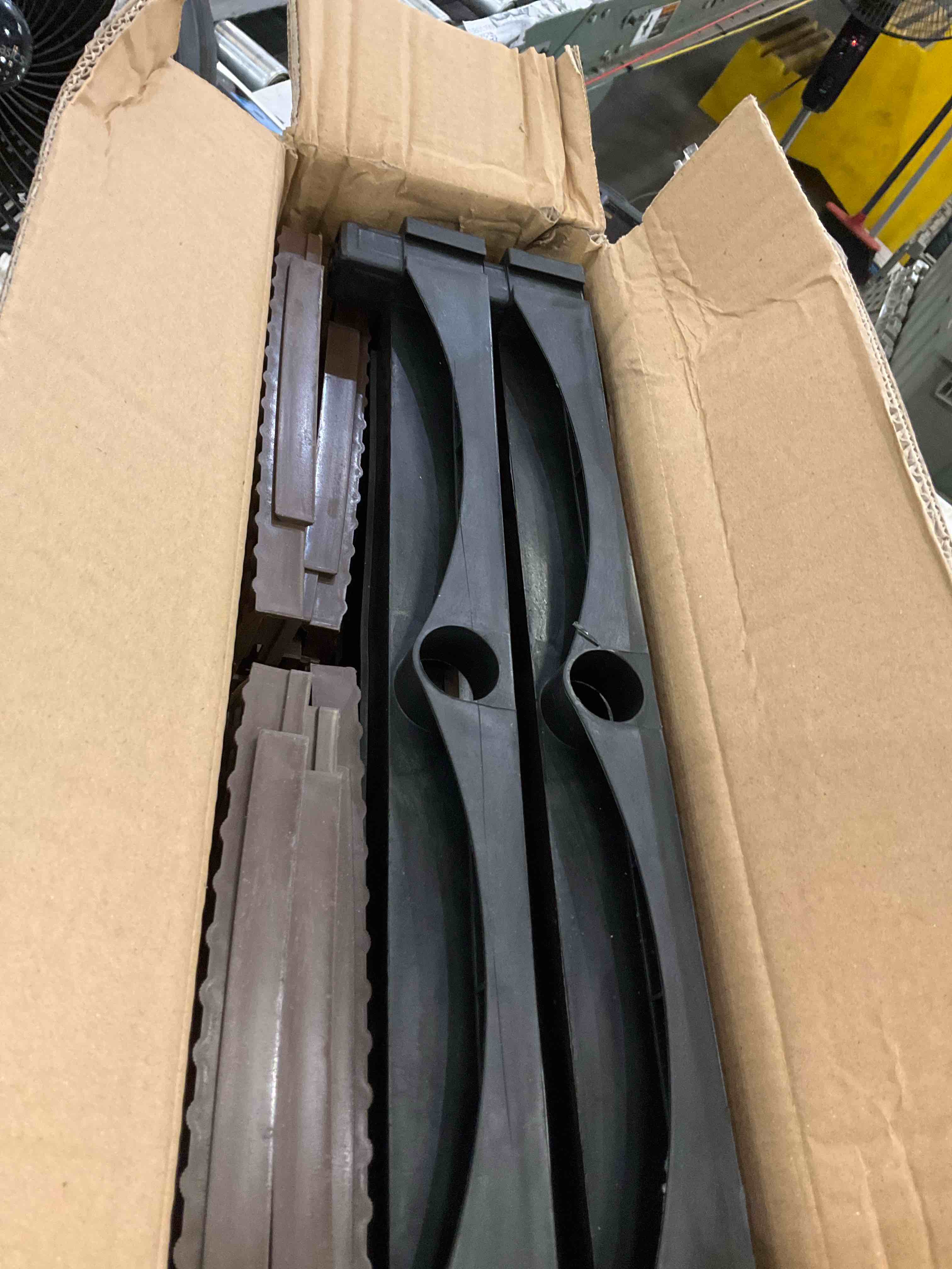 https://s3.amazonaws.com/lotting-images-prod/BargainHunt/EXS01491742_1717427598102.jpeg