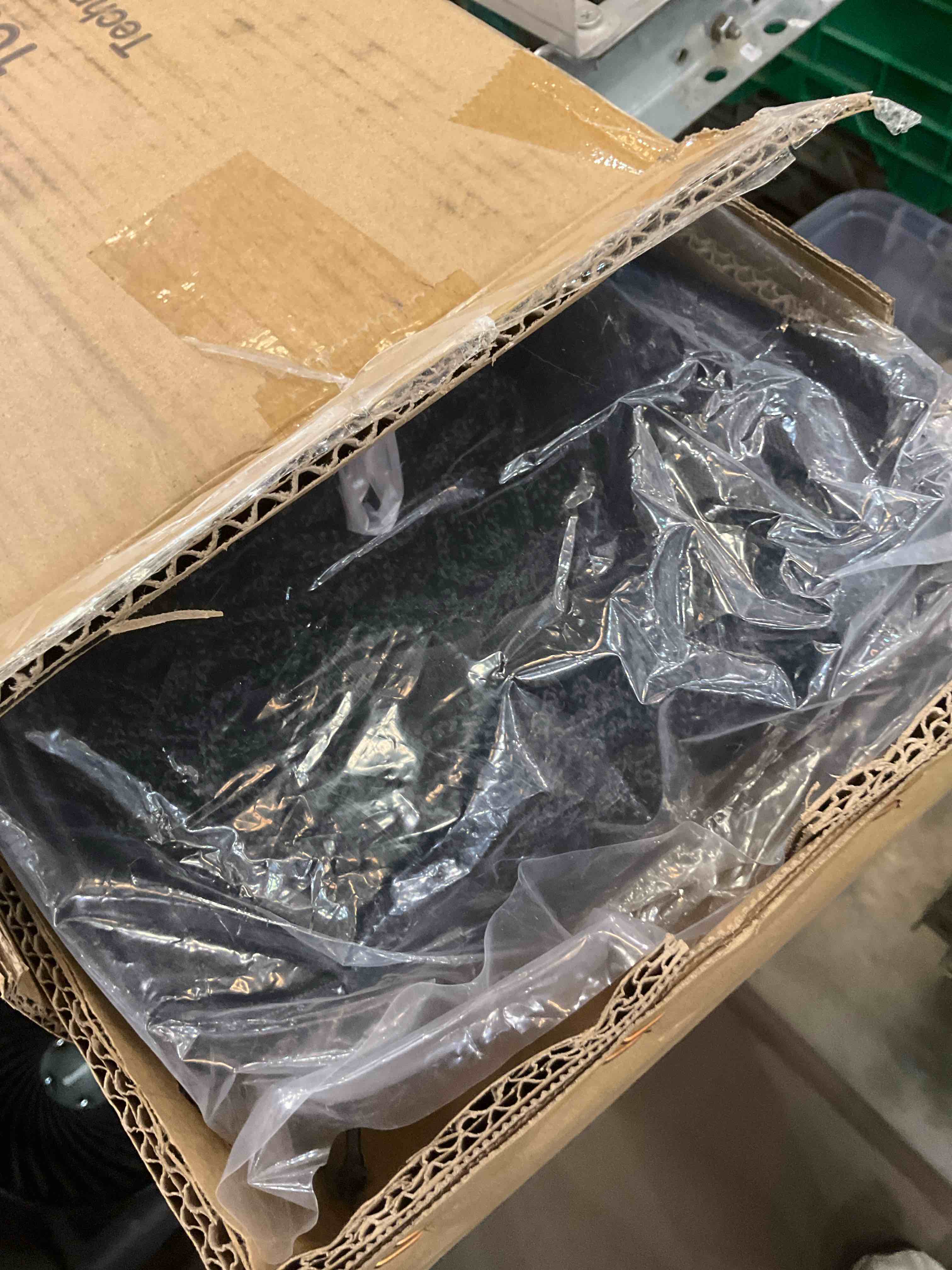 https://s3.amazonaws.com/lotting-images-prod/BargainHunt/EXS01491935_1717522197094.jpeg