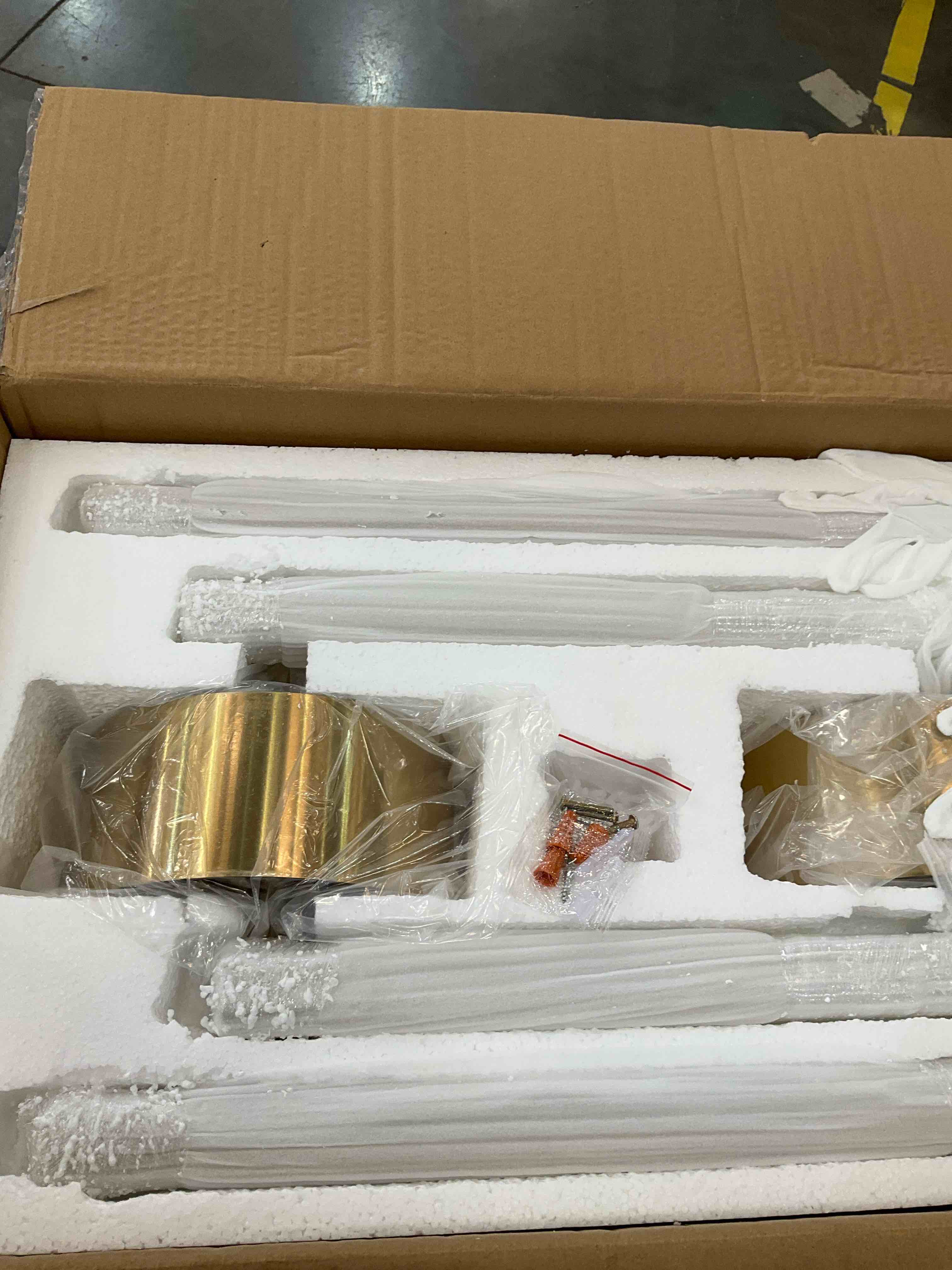 https://s3.amazonaws.com/lotting-images-prod/BargainHunt/EXS01492048_1717095393713.jpeg