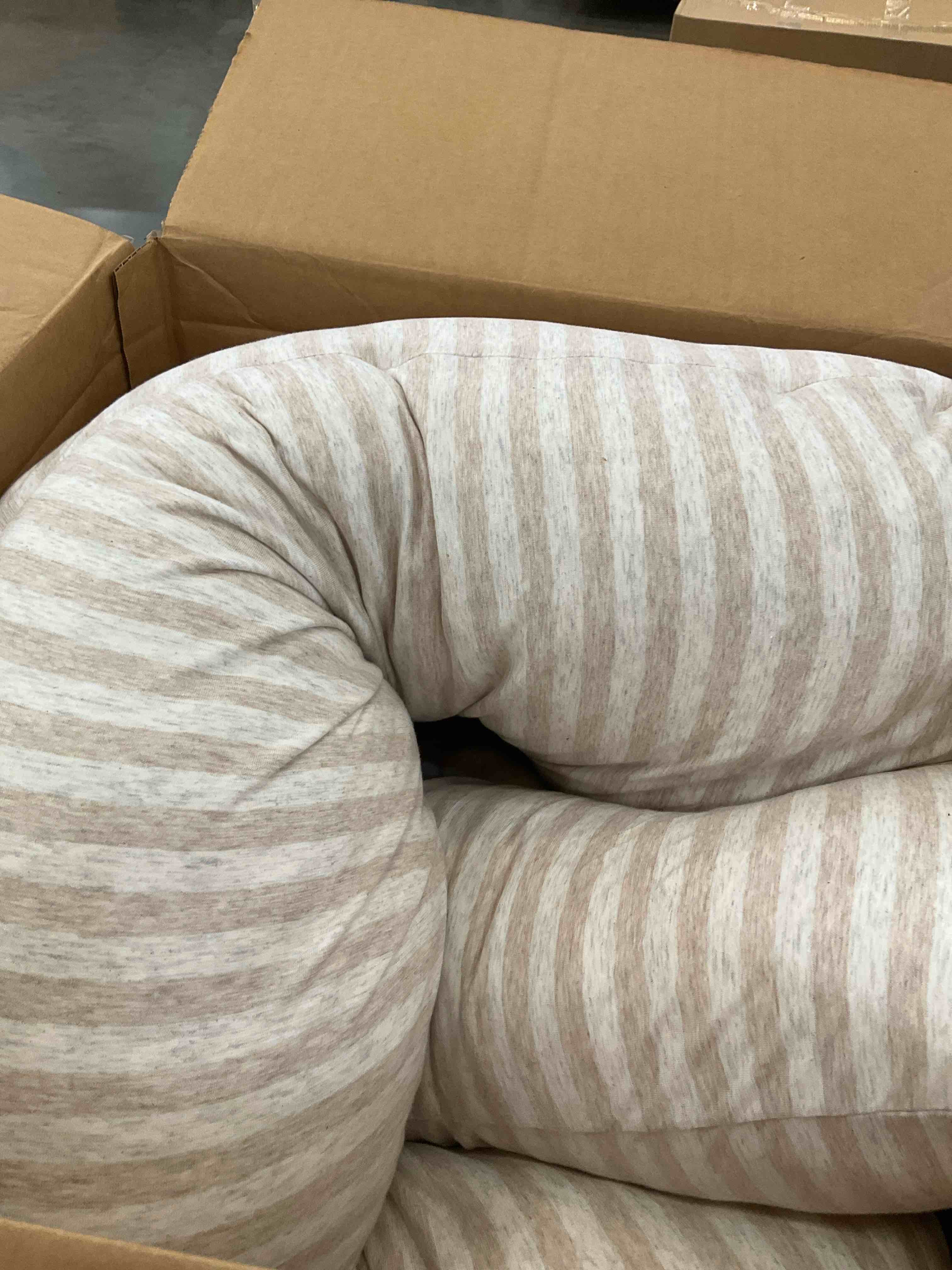 https://s3.amazonaws.com/lotting-images-prod/BargainHunt/EXS01492054_1717096296518.jpeg