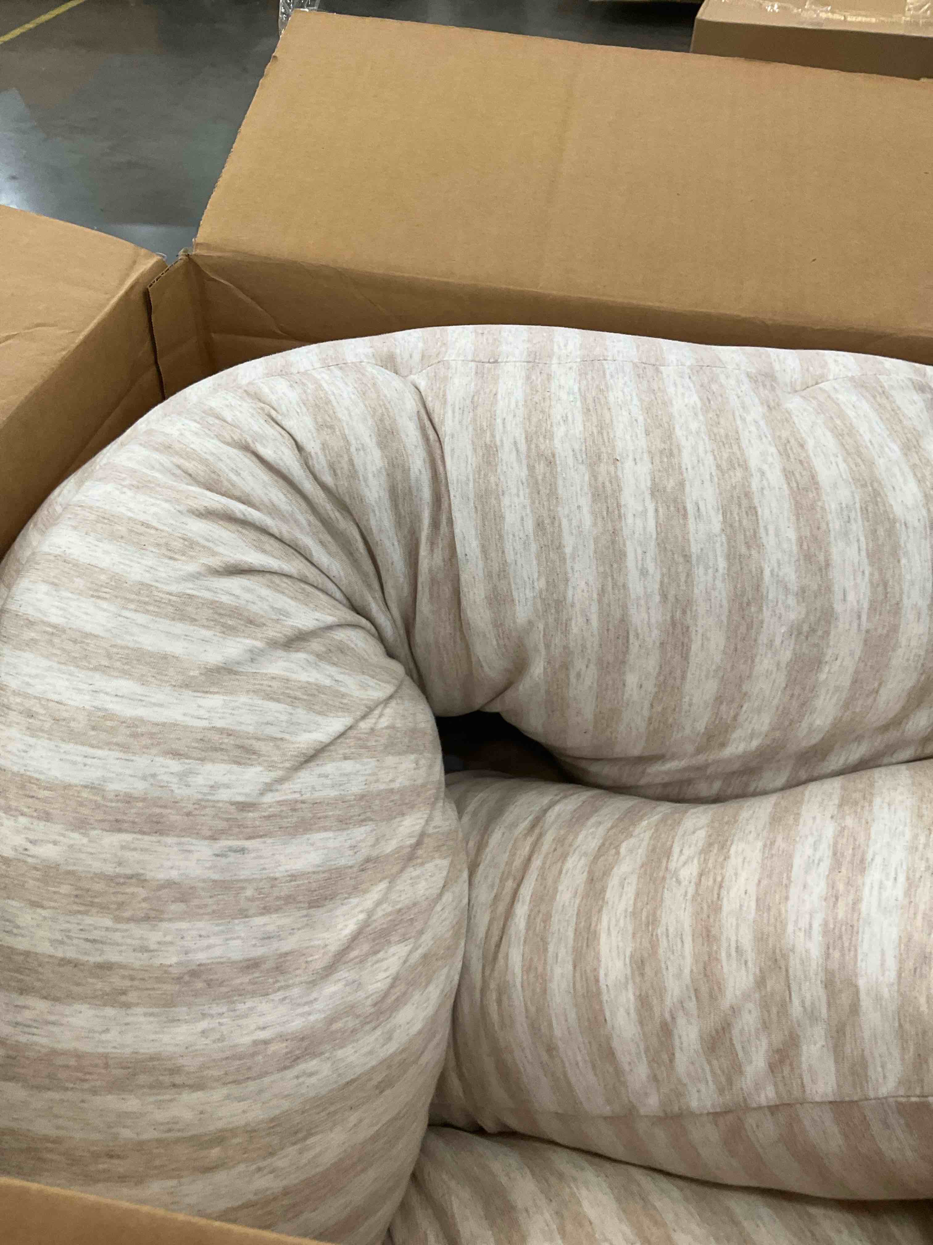 https://s3.amazonaws.com/lotting-images-prod/BargainHunt/EXS01492054_1717096297356.jpeg