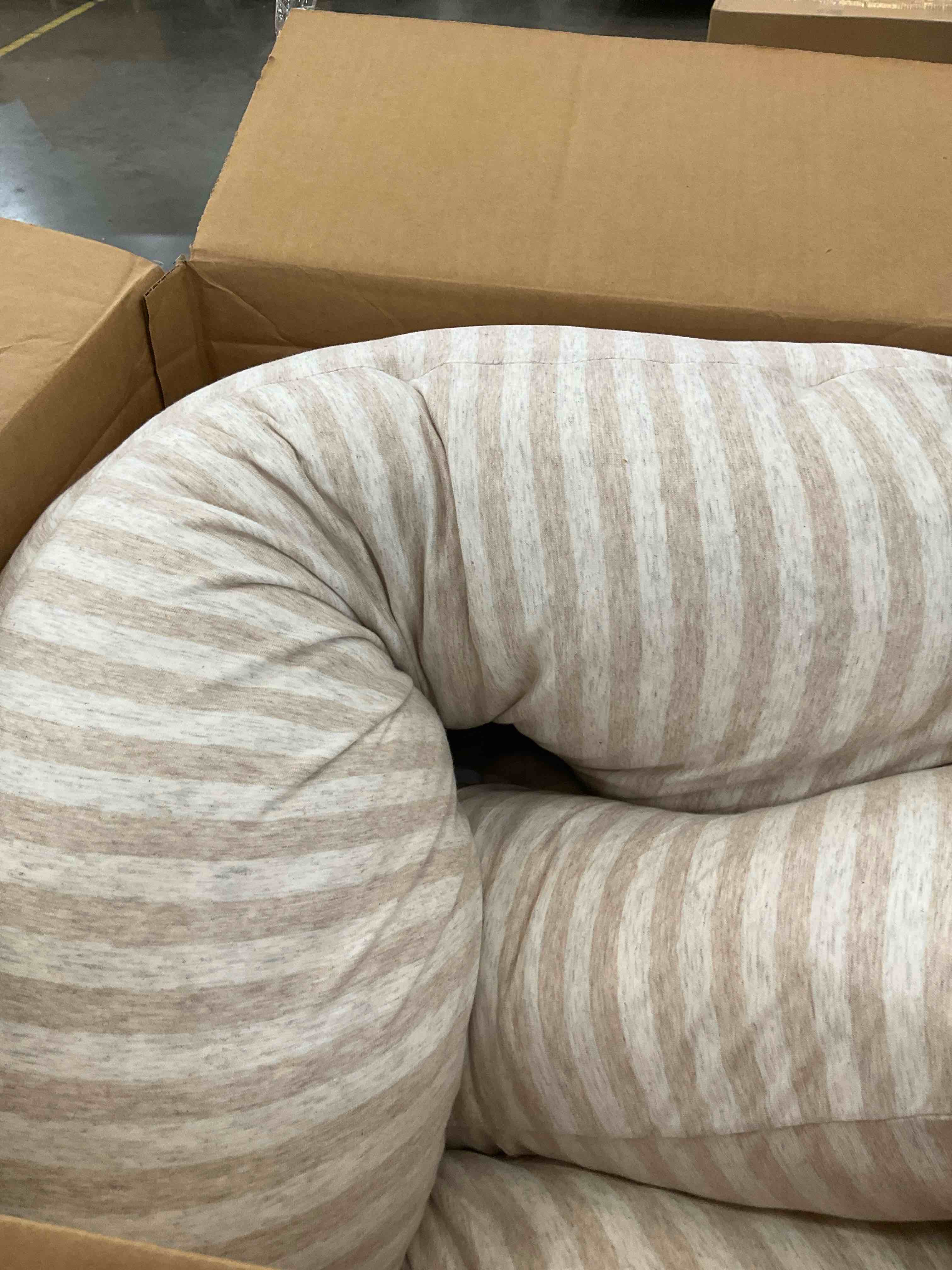 https://s3.amazonaws.com/lotting-images-prod/BargainHunt/EXS01492054_1717096298254.jpeg