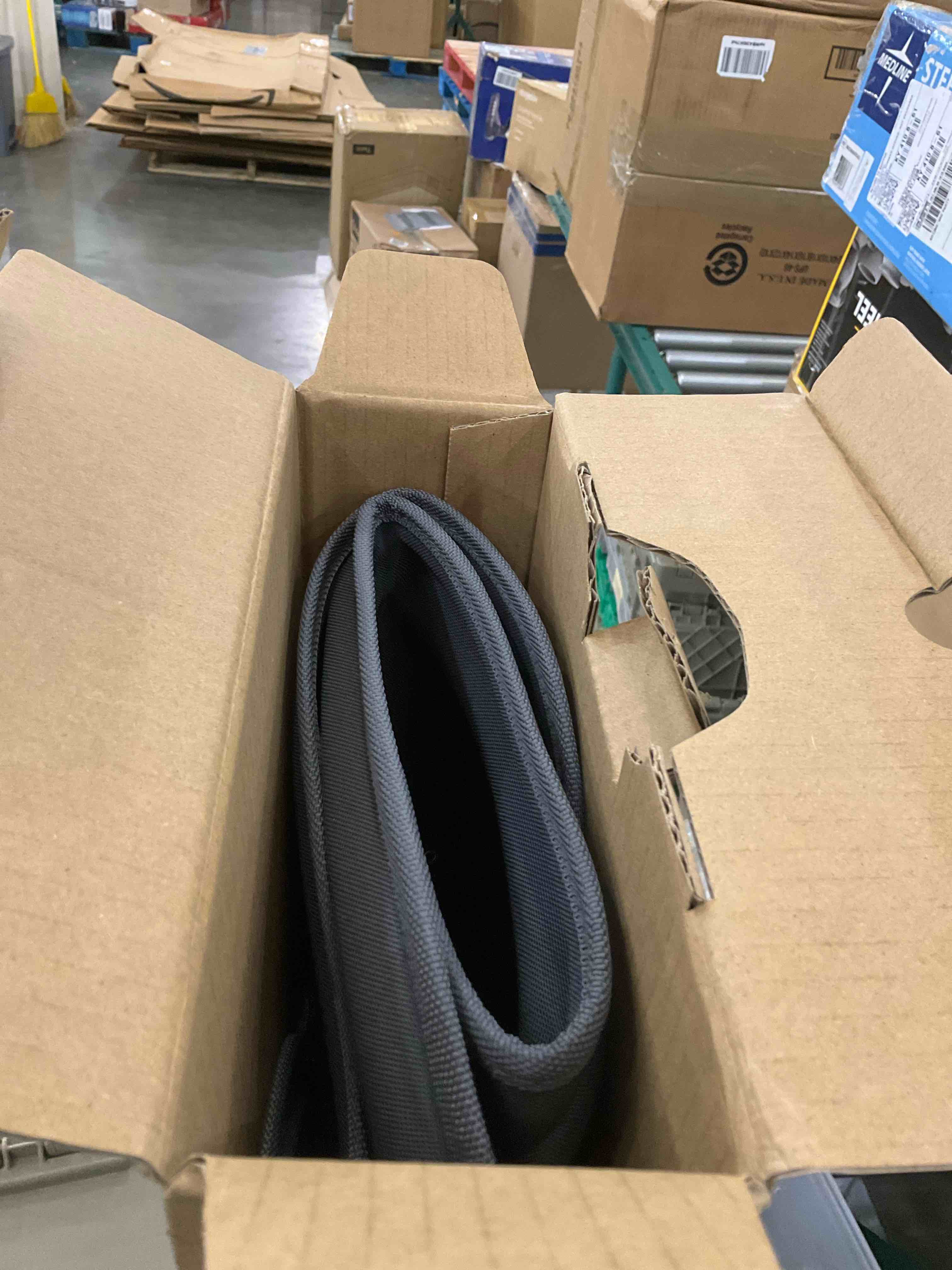 https://s3.amazonaws.com/lotting-images-prod/BargainHunt/EXS01492273_1717426973057.jpeg