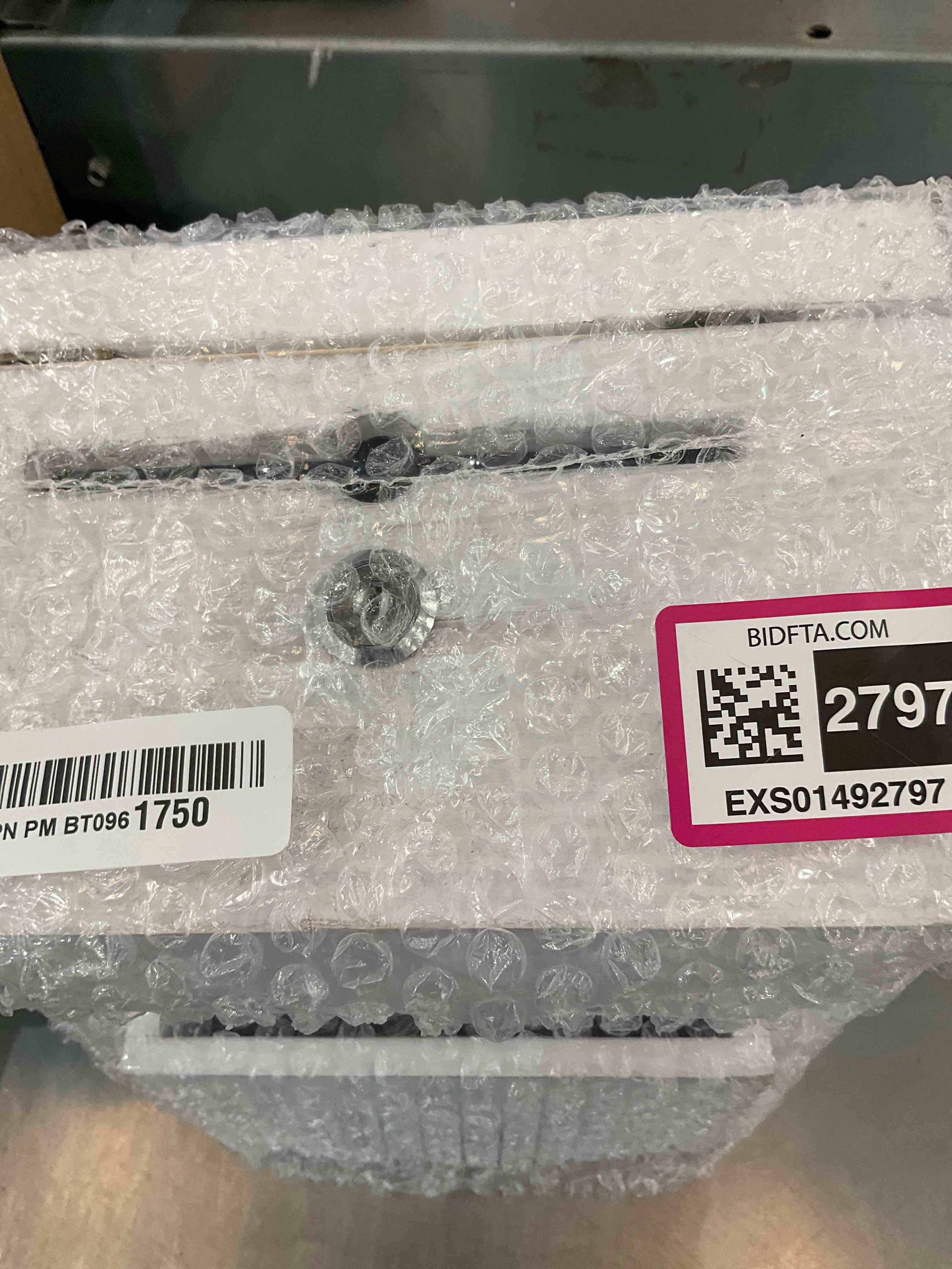 https://s3.amazonaws.com/lotting-images-prod/BargainHunt/EXS01492797_1718125265594.jpeg