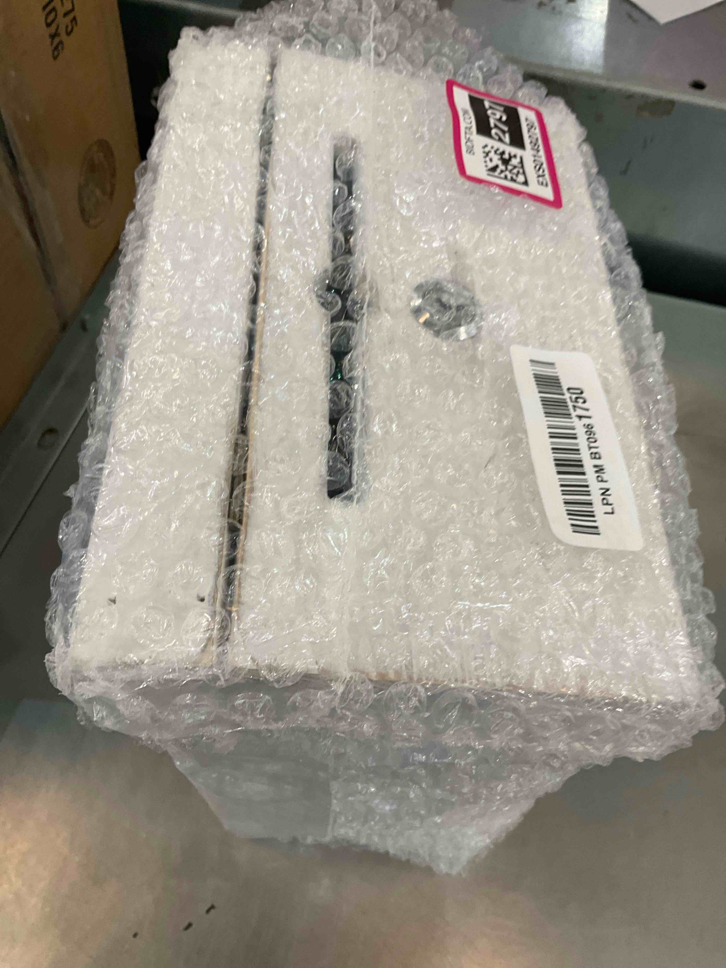 https://s3.amazonaws.com/lotting-images-prod/BargainHunt/EXS01492797_1718125272431.jpeg