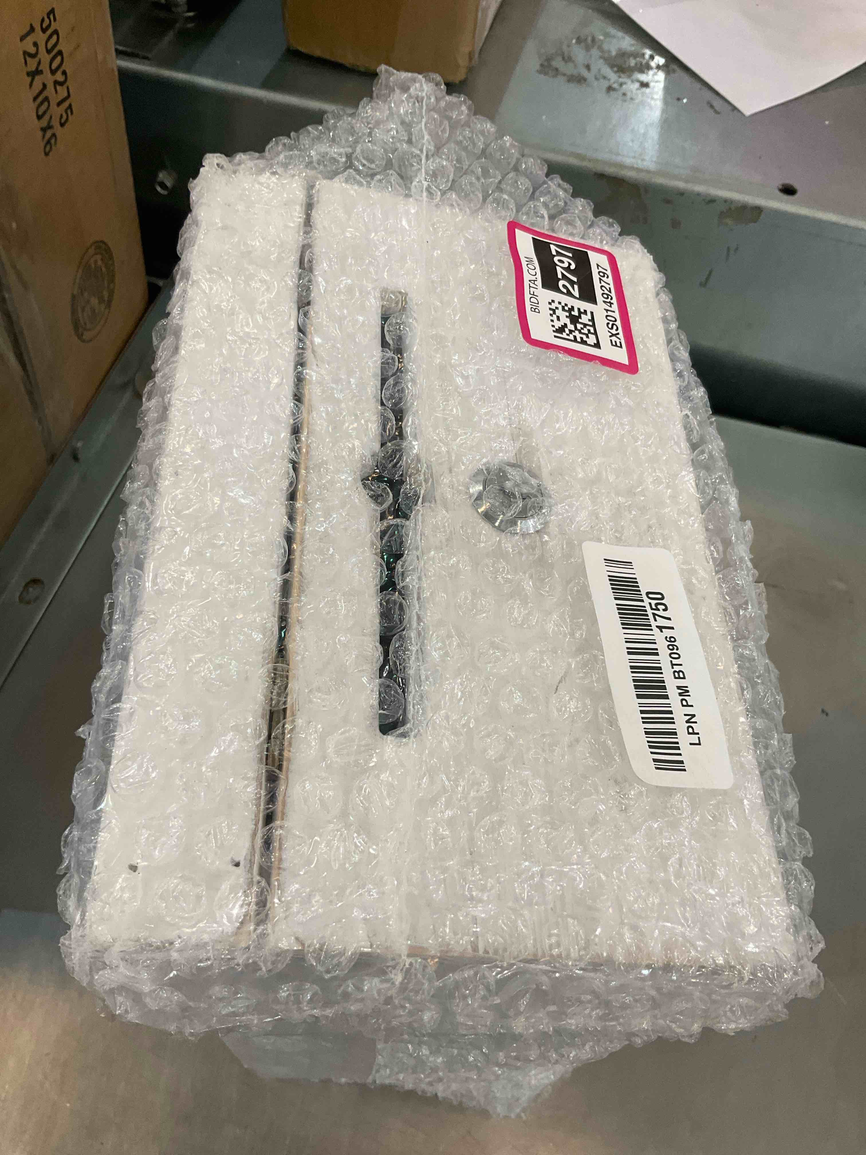 https://s3.amazonaws.com/lotting-images-prod/BargainHunt/EXS01492797_1718125273357.jpeg