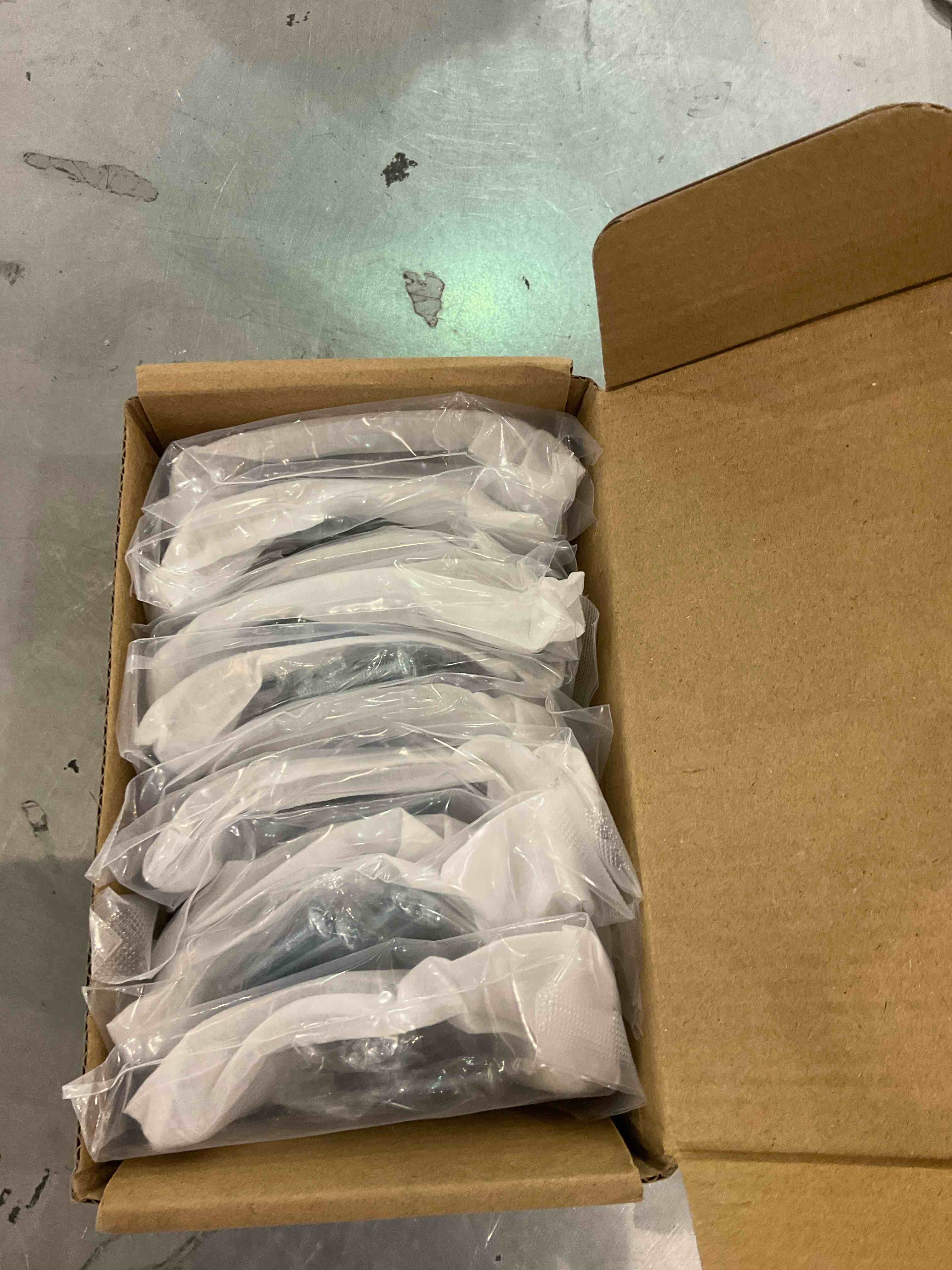 https://s3.amazonaws.com/lotting-images-prod/BargainHunt/EXS01493128_1716385230795.jpeg