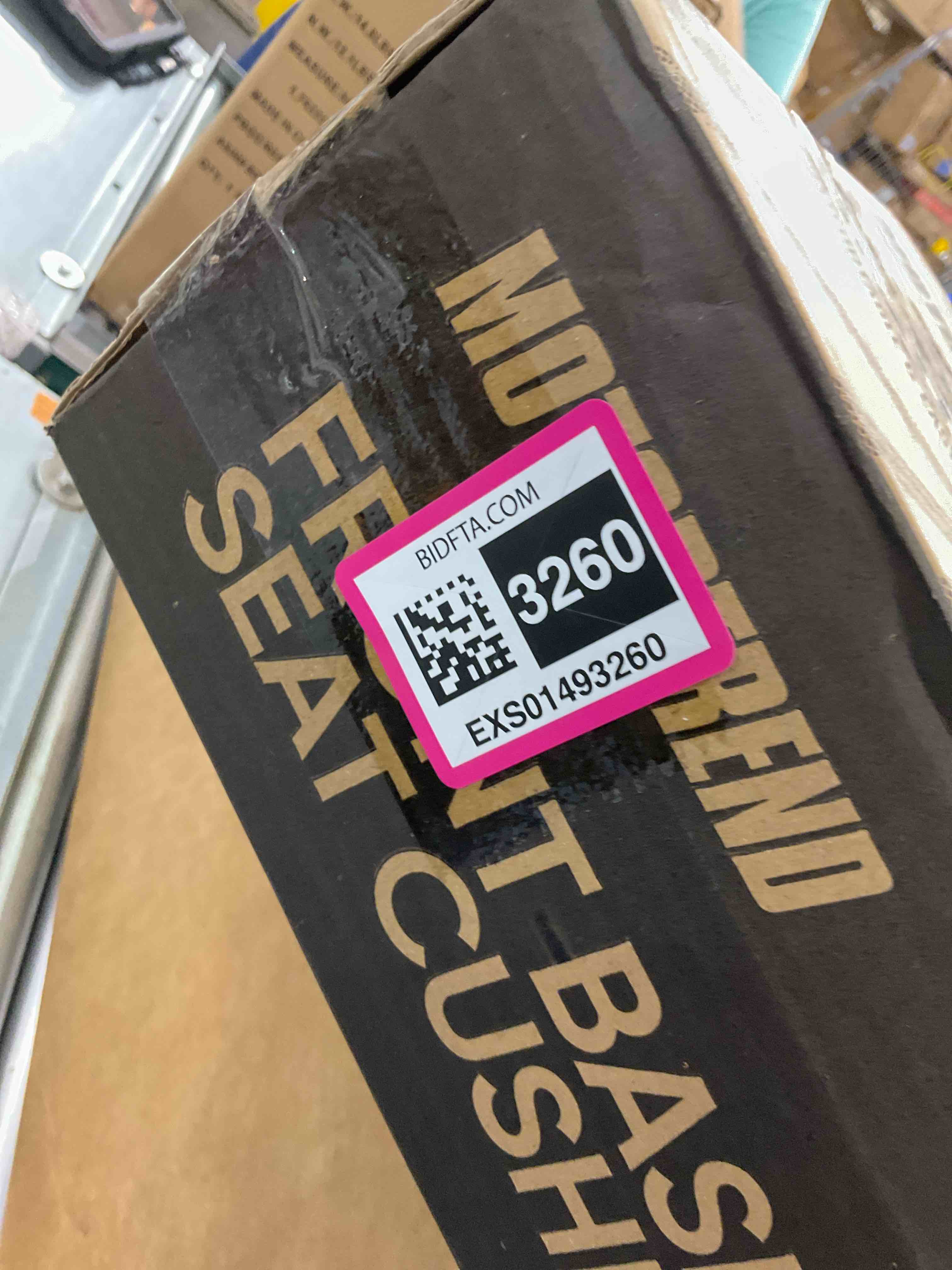 https://s3.amazonaws.com/lotting-images-prod/BargainHunt/EXS01493260_1716467687191.jpeg