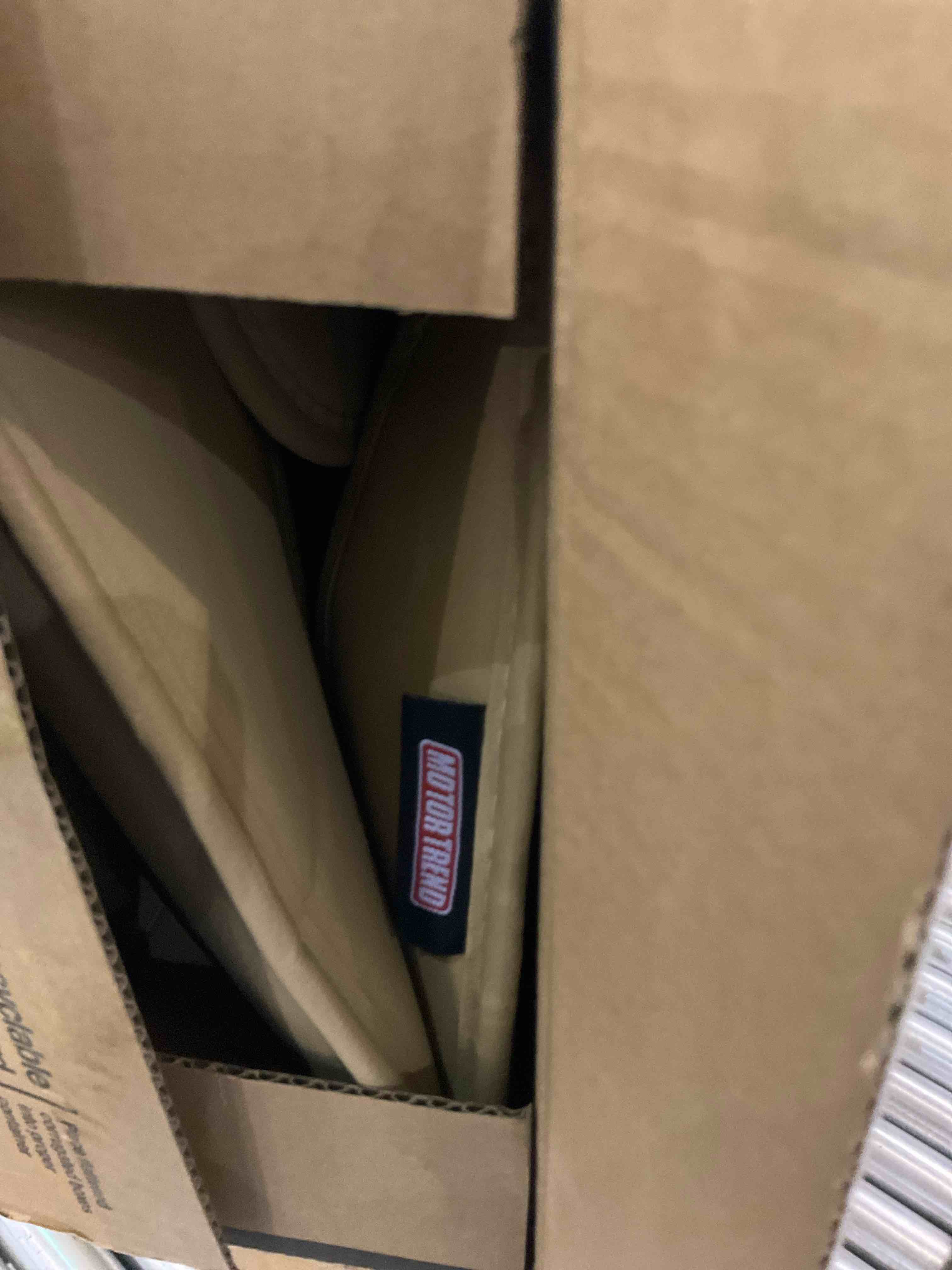 https://s3.amazonaws.com/lotting-images-prod/BargainHunt/EXS01493260_1716467712234.jpeg