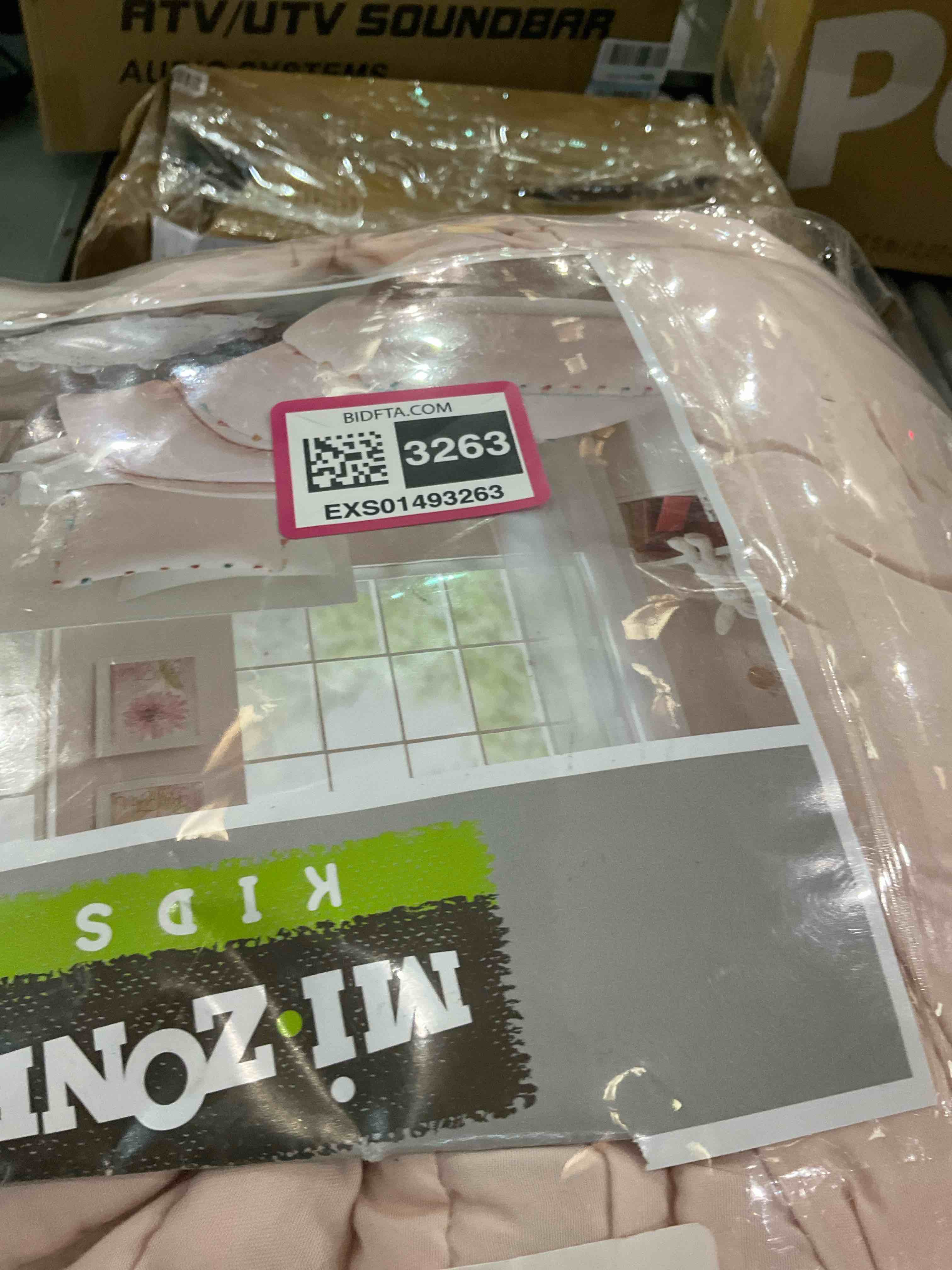 https://s3.amazonaws.com/lotting-images-prod/BargainHunt/EXS01493263_1716468414681.jpeg