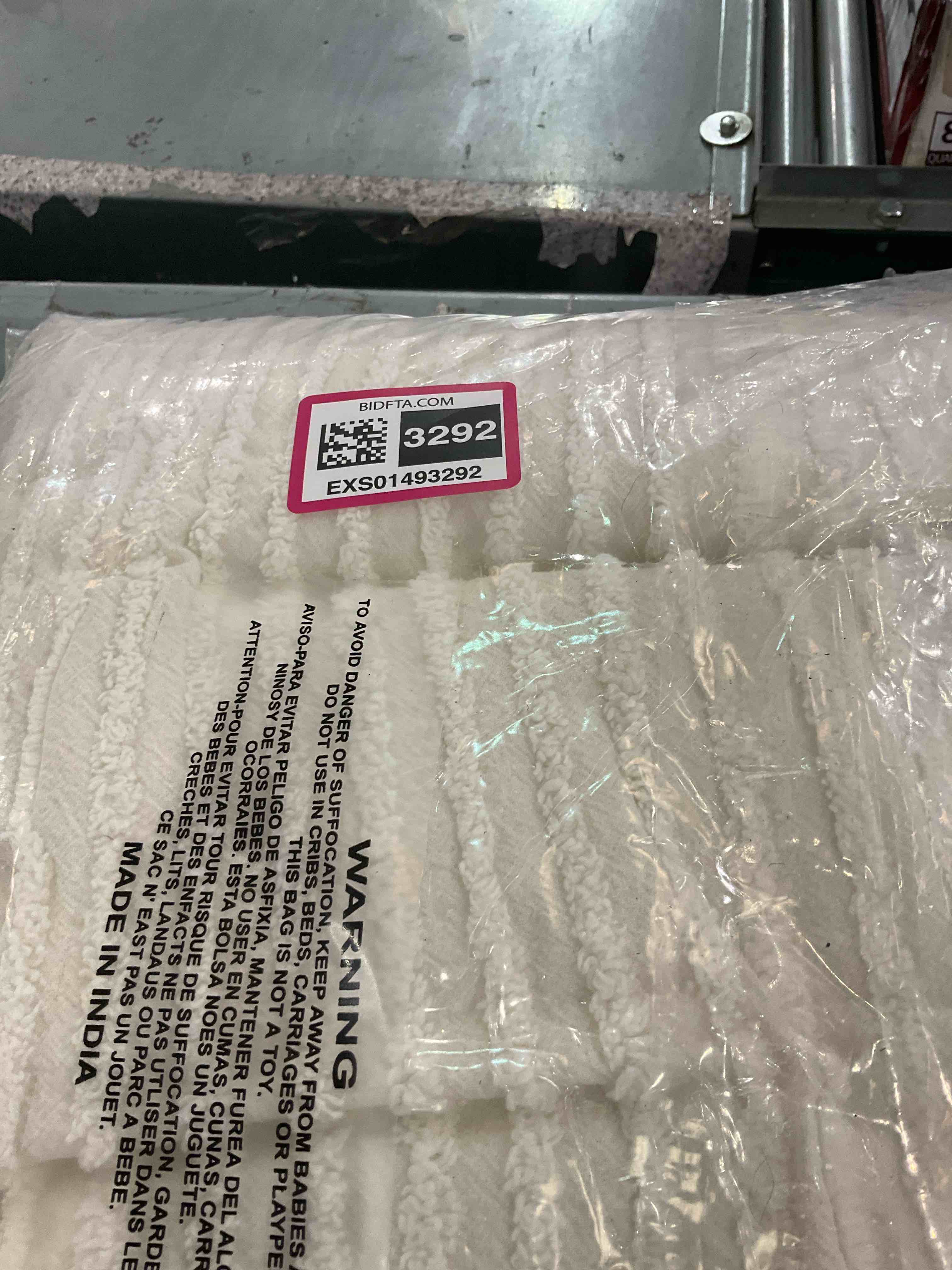 https://s3.amazonaws.com/lotting-images-prod/BargainHunt/EXS01493292_1716473175224.jpeg