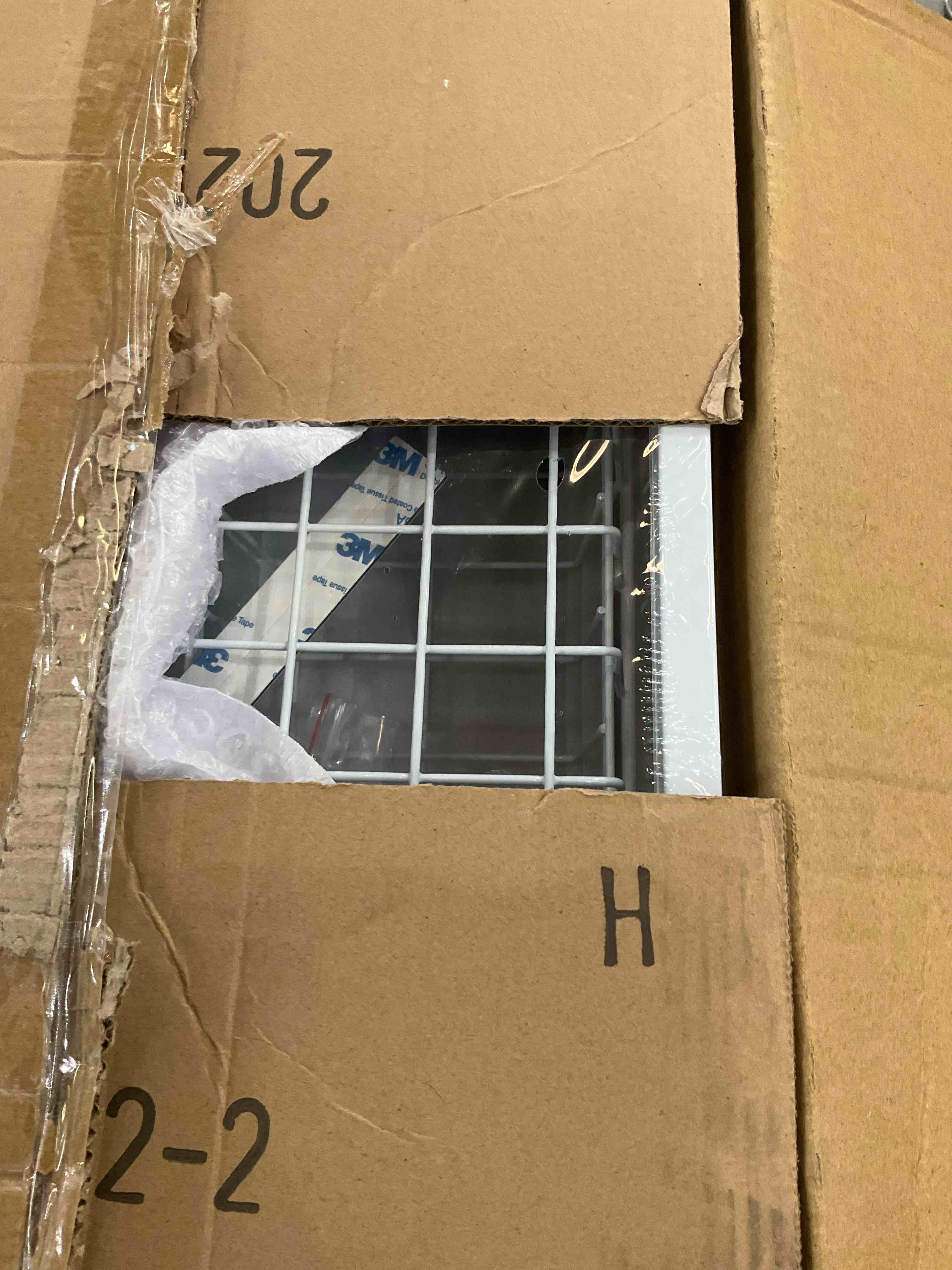 https://s3.amazonaws.com/lotting-images-prod/BargainHunt/EXS01493303_1716474302784.jpeg