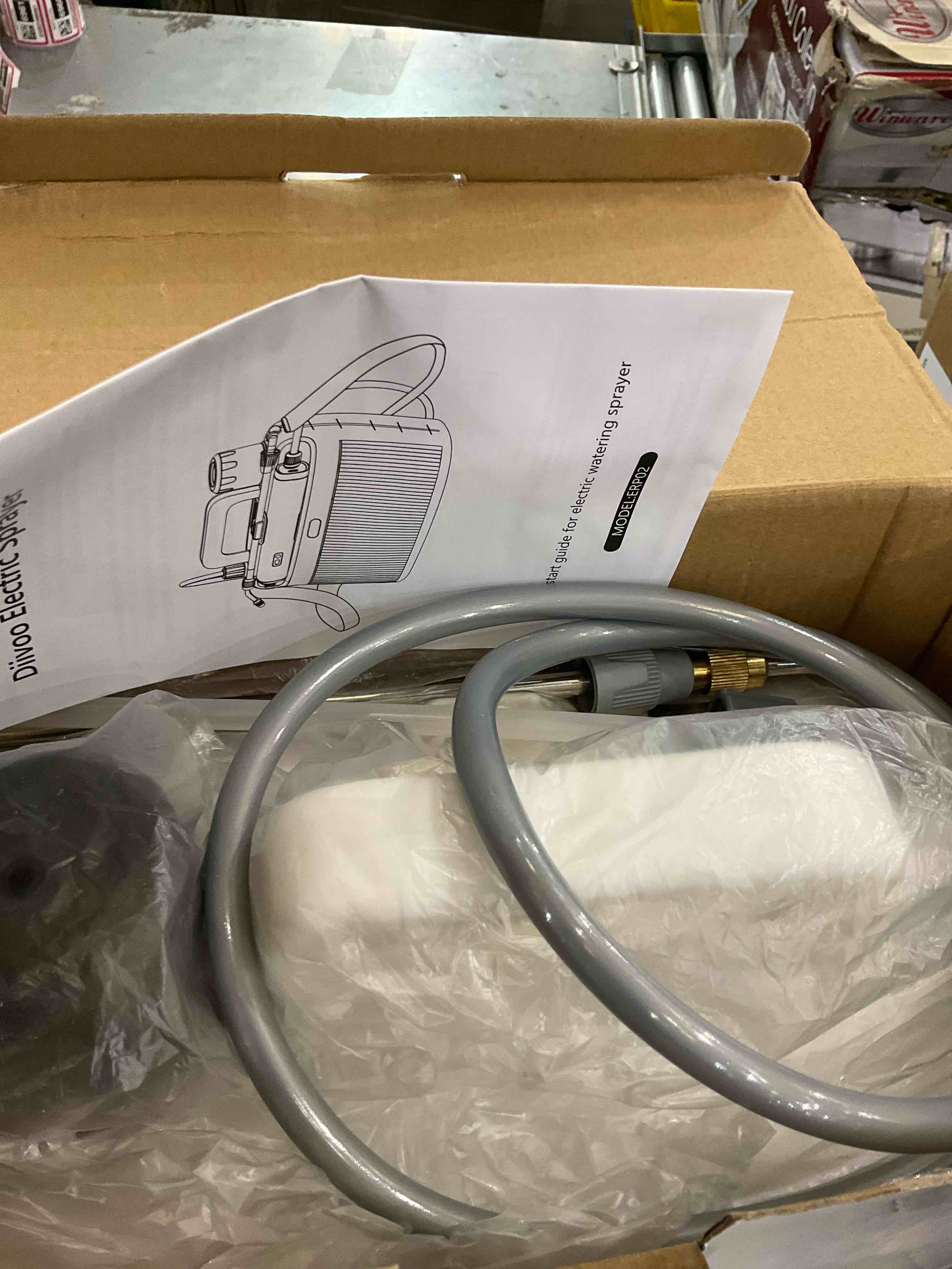 https://s3.amazonaws.com/lotting-images-prod/BargainHunt/EXS01493335_1716477491656.jpeg