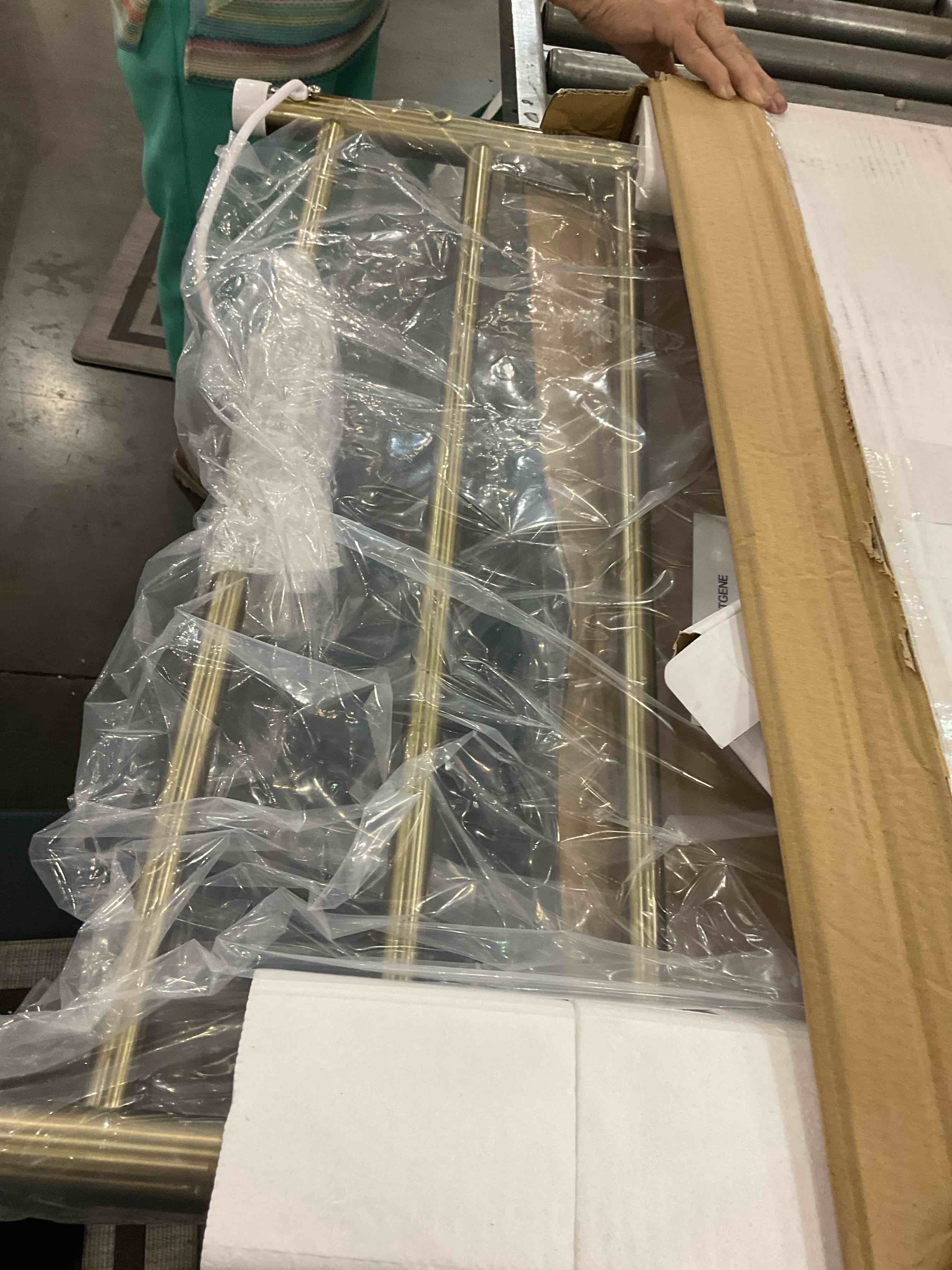https://s3.amazonaws.com/lotting-images-prod/BargainHunt/EXS01493545_1721070023017.jpeg