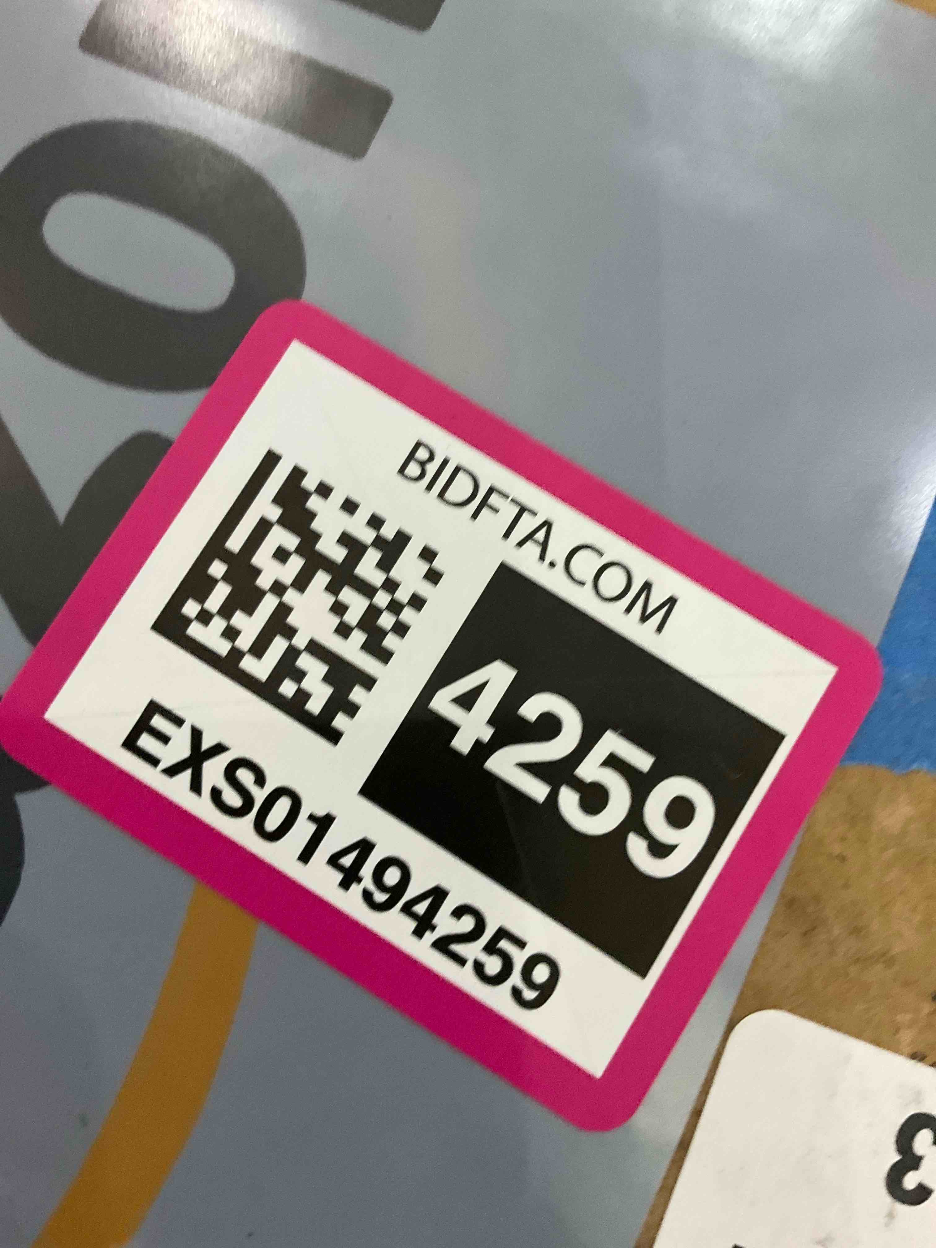 https://s3.amazonaws.com/lotting-images-prod/BargainHunt/EXS01494259_1716899622454.jpeg
