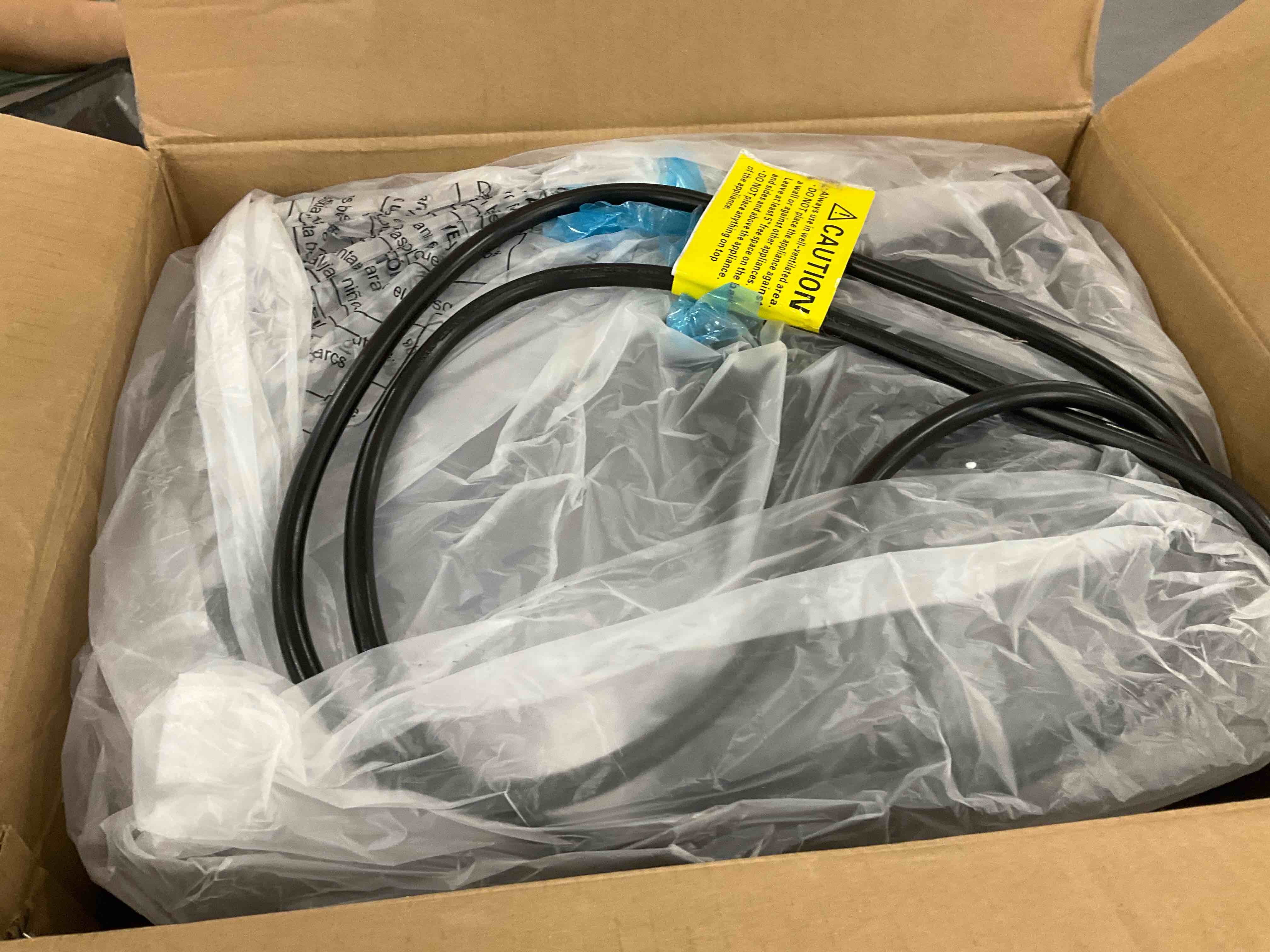 https://s3.amazonaws.com/lotting-images-prod/BargainHunt/EXS01494962_1717527970958.jpeg