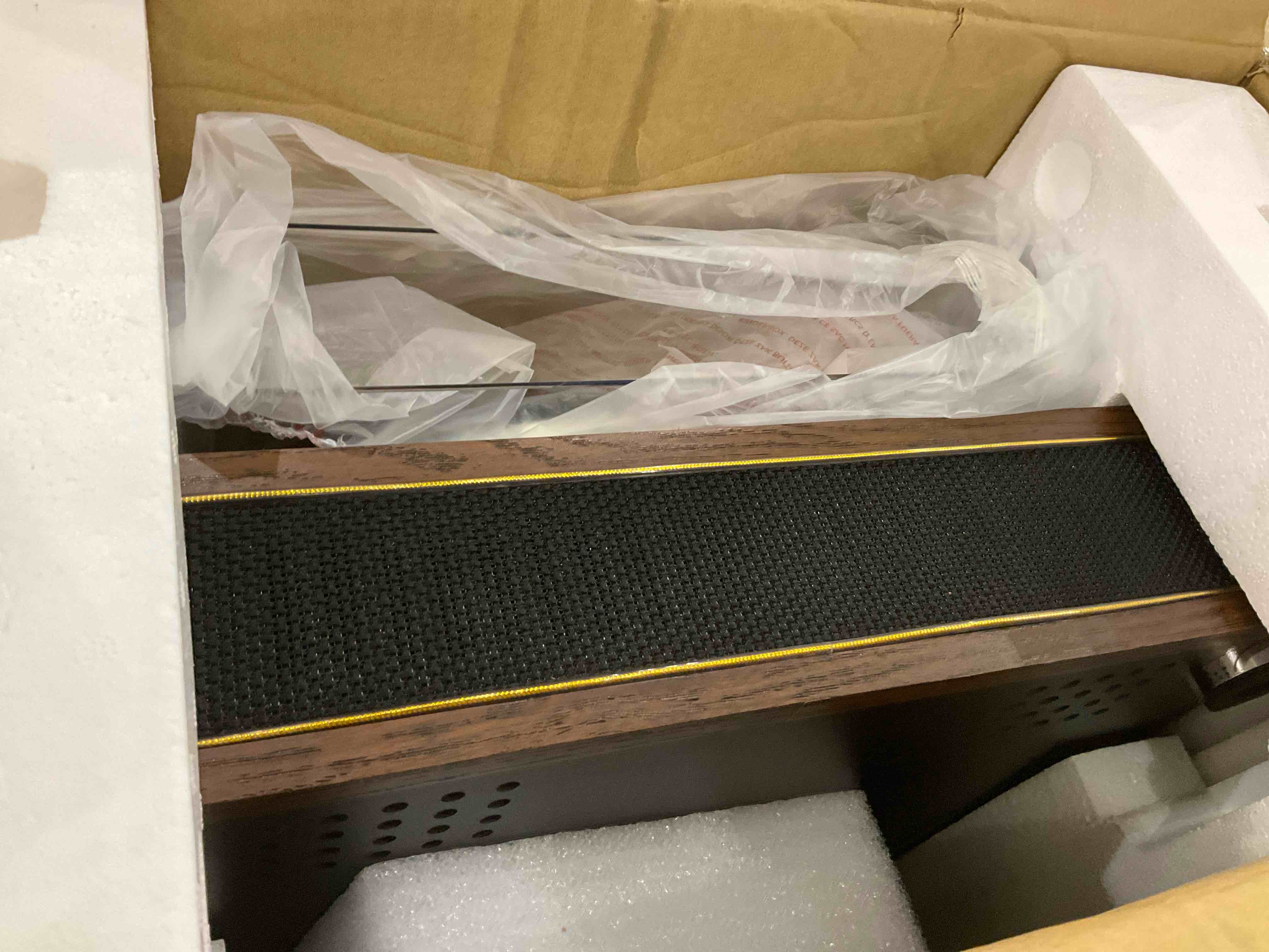 https://s3.amazonaws.com/lotting-images-prod/BargainHunt/EXS01494970_1717586745619.jpeg