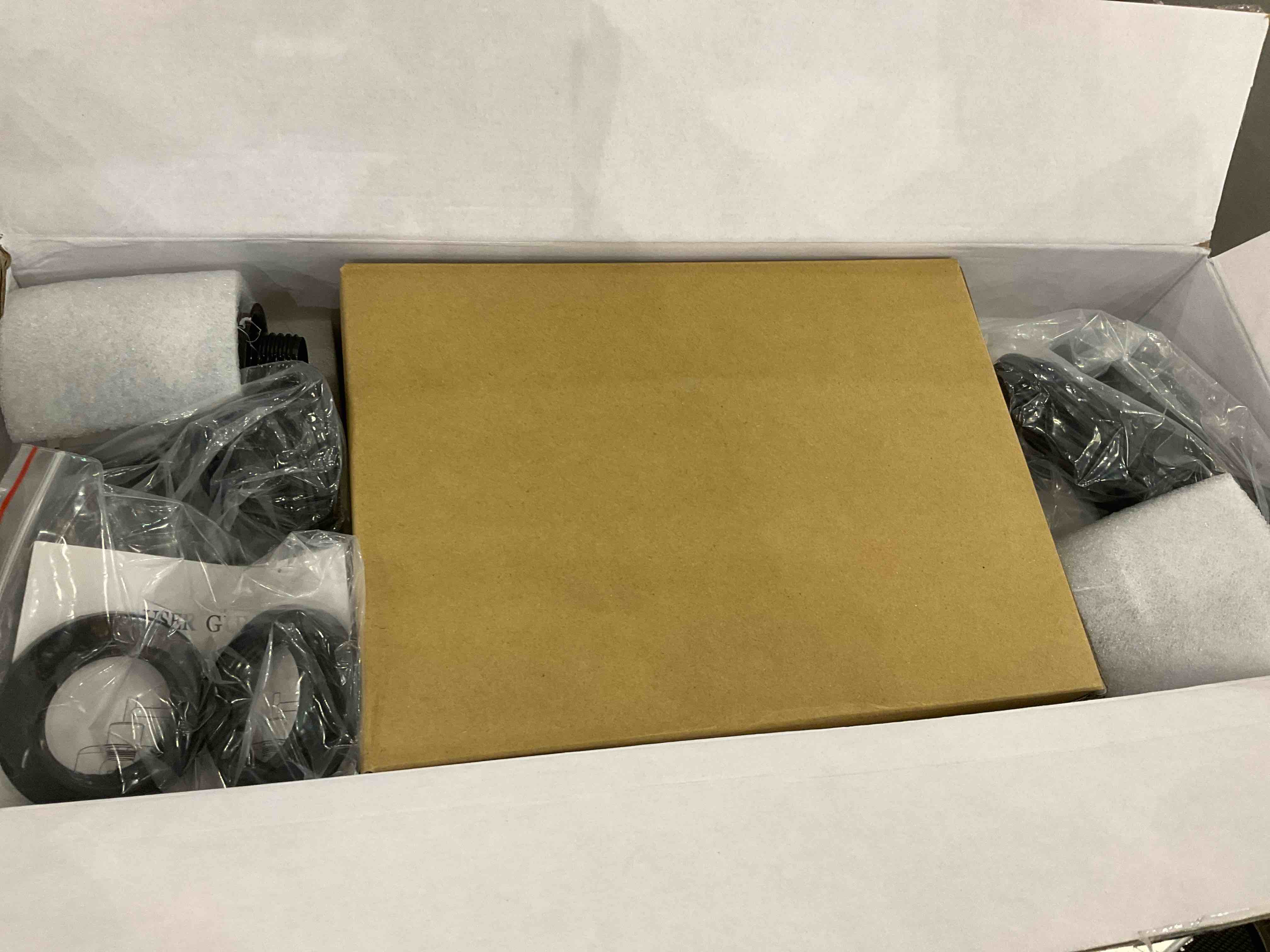 https://s3.amazonaws.com/lotting-images-prod/BargainHunt/EXS01495109_1716298162908.jpeg