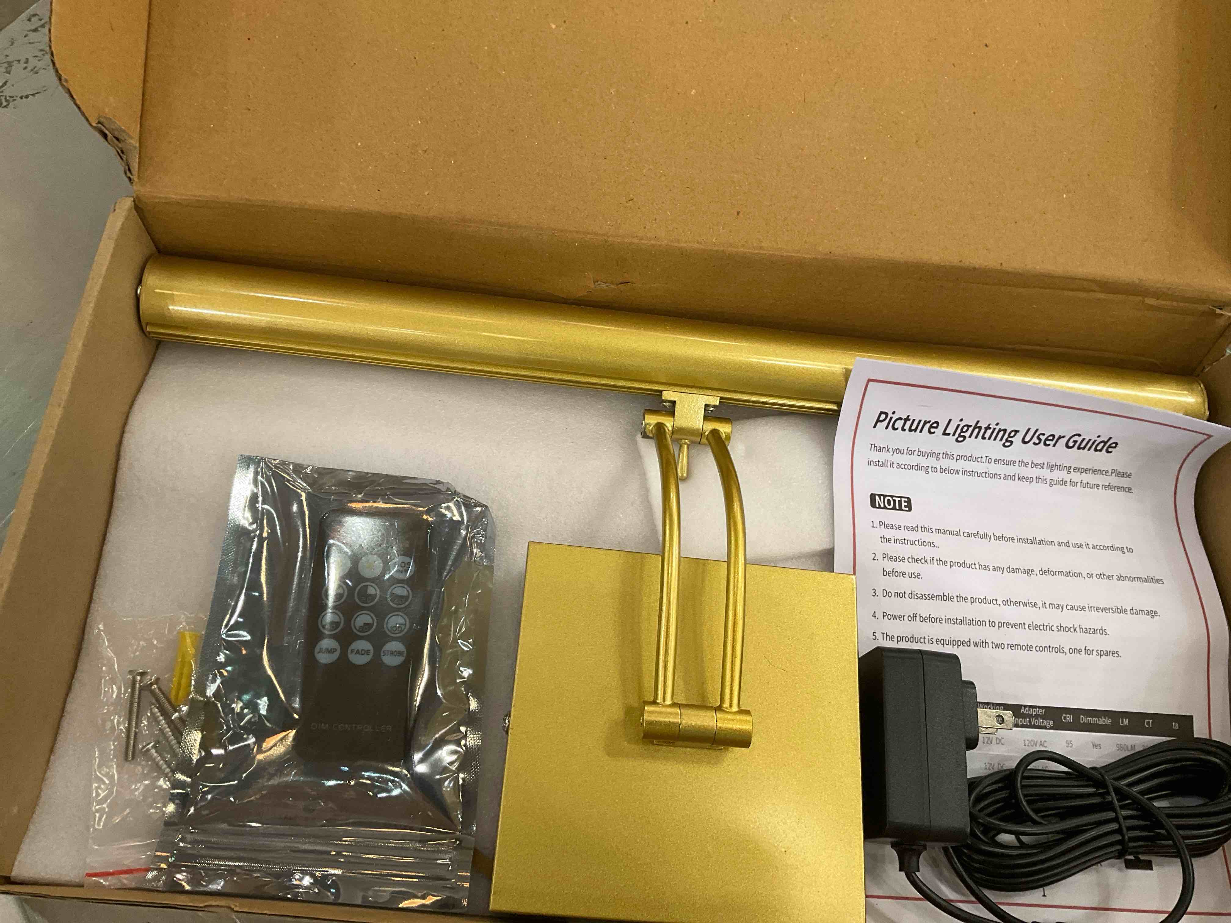 https://s3.amazonaws.com/lotting-images-prod/BargainHunt/EXS01495185_1716311396603.jpeg
