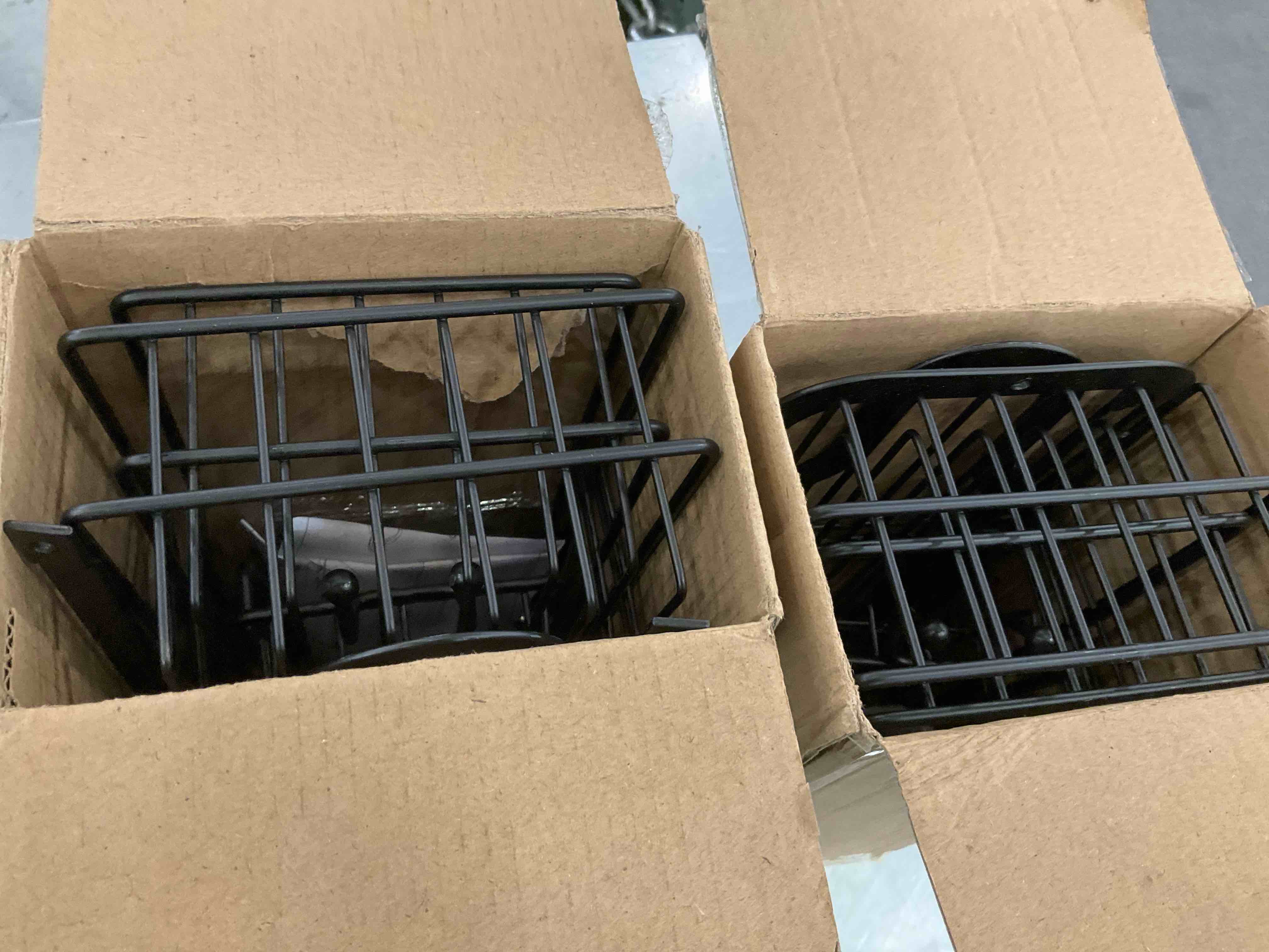 https://s3.amazonaws.com/lotting-images-prod/BargainHunt/EXS01495215_1716316854429.jpeg