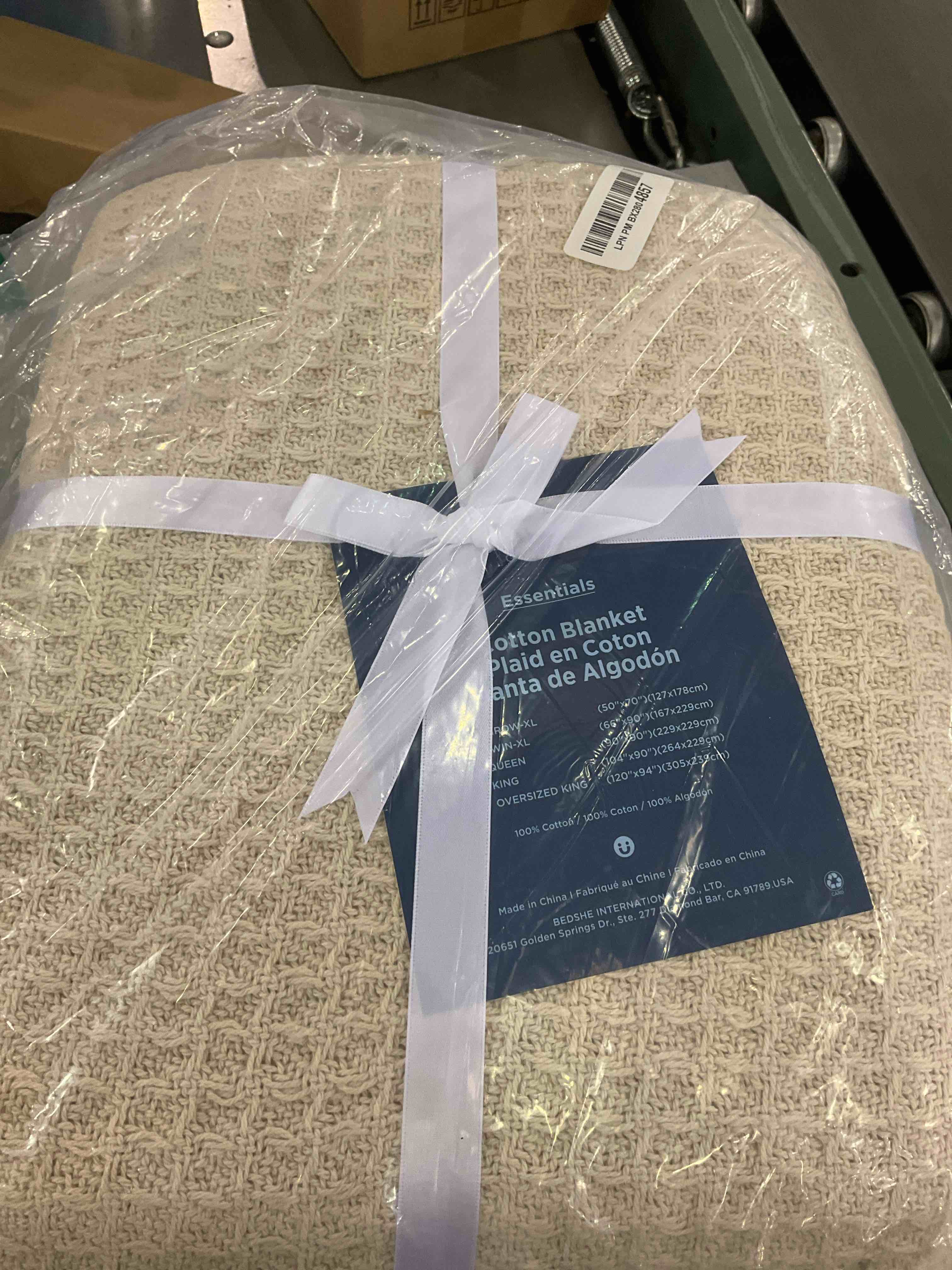 https://s3.amazonaws.com/lotting-images-prod/BargainHunt/EXS01495281_1716384630038.jpeg