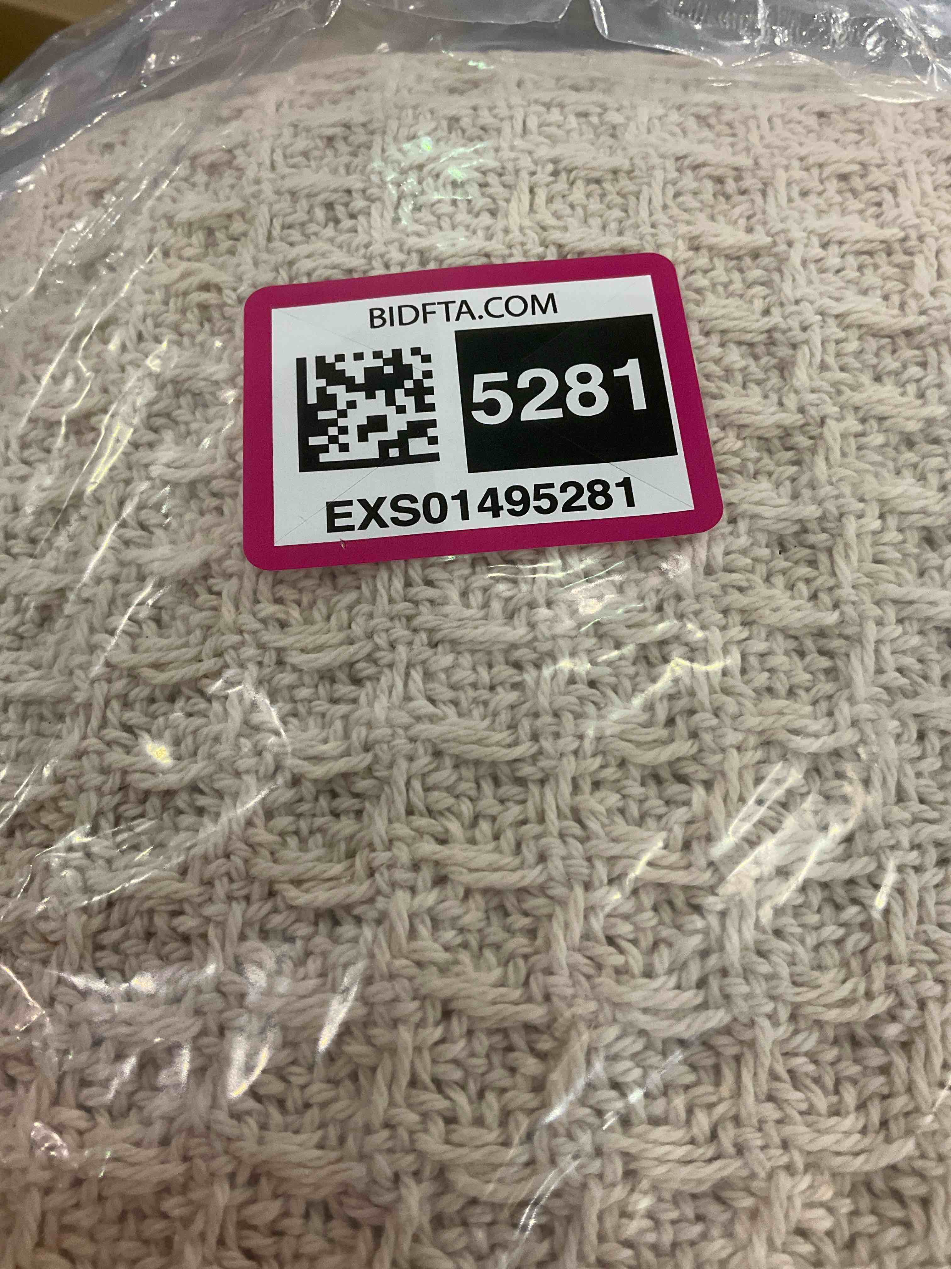 https://s3.amazonaws.com/lotting-images-prod/BargainHunt/EXS01495281_1716384637280.jpeg
