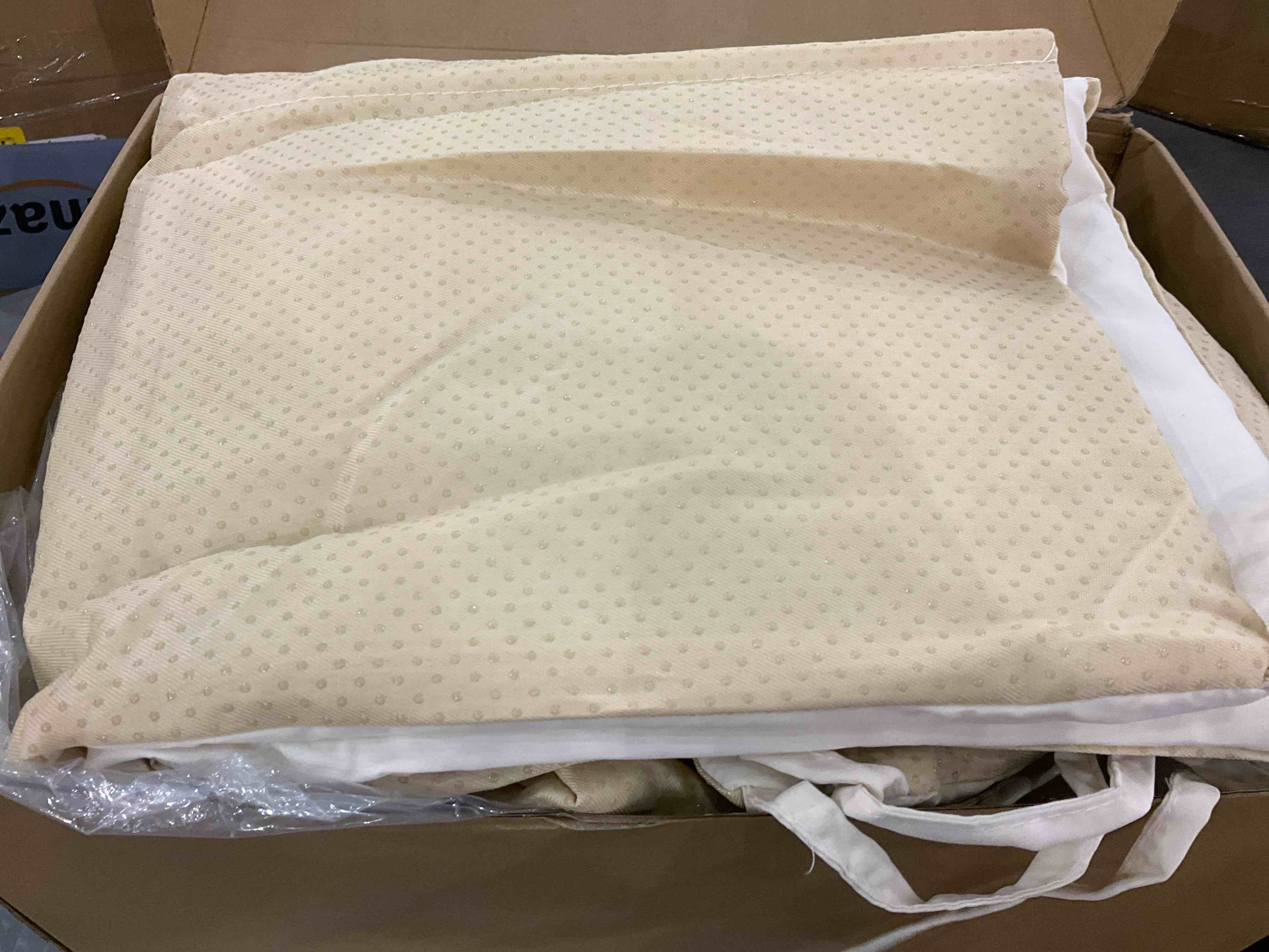 https://s3.amazonaws.com/lotting-images-prod/BargainHunt/EXS01495378_1716405765086.jpeg