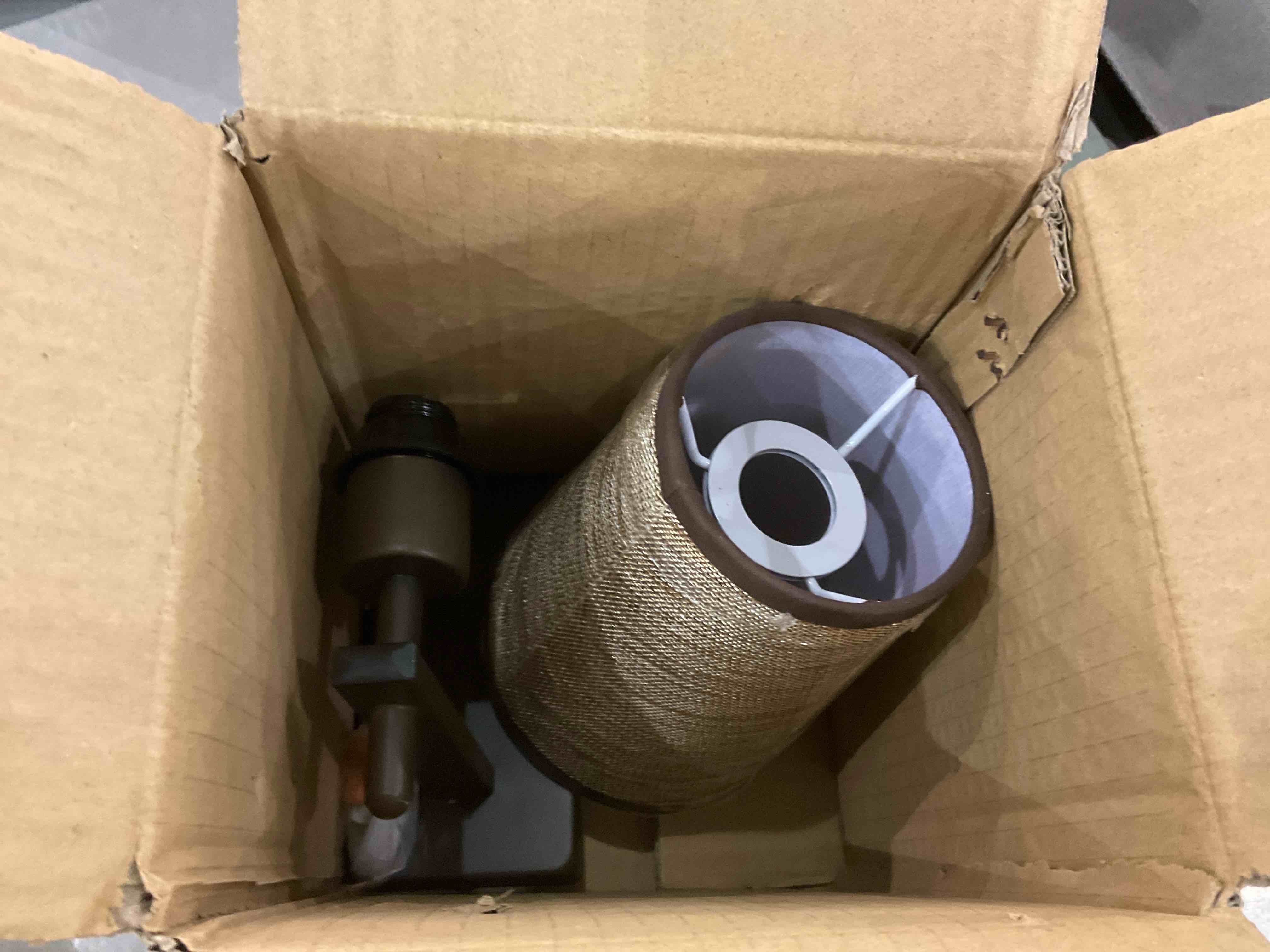 https://s3.amazonaws.com/lotting-images-prod/BargainHunt/EXS01495380_1716462844188.jpeg
