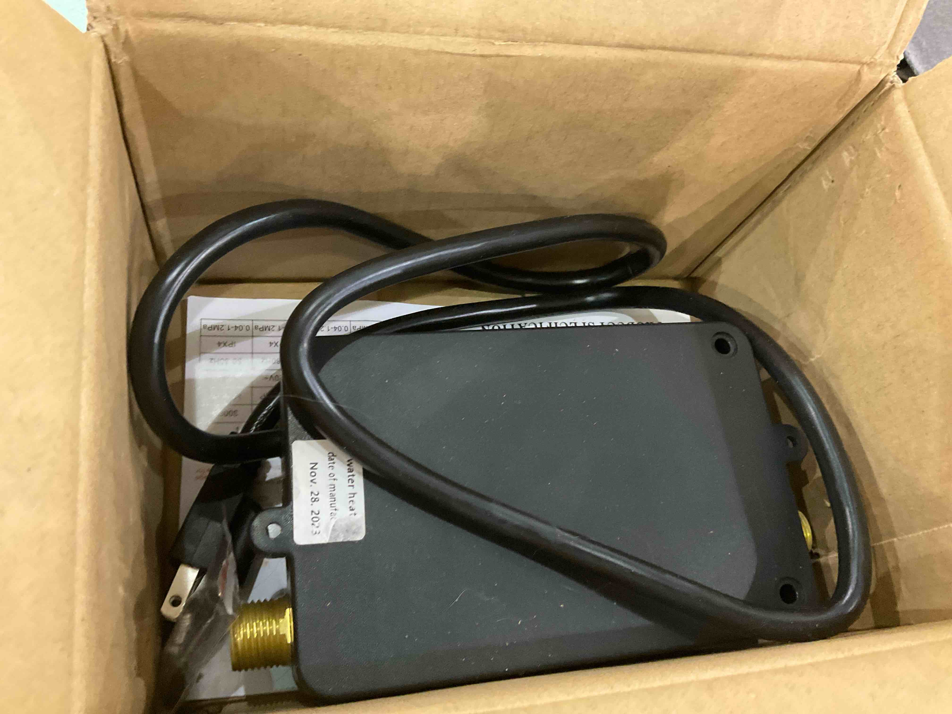 https://s3.amazonaws.com/lotting-images-prod/BargainHunt/EXS01495388_1716464082383.jpeg