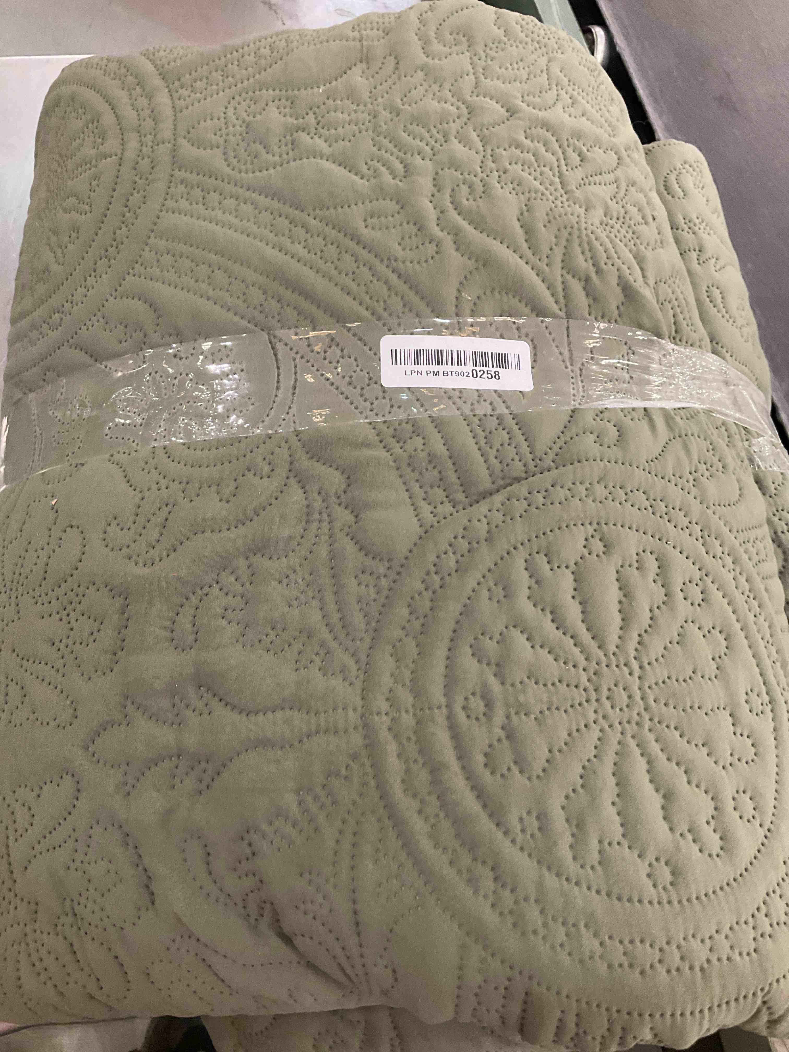 https://s3.amazonaws.com/lotting-images-prod/BargainHunt/EXS01495466_1716477398824.jpeg