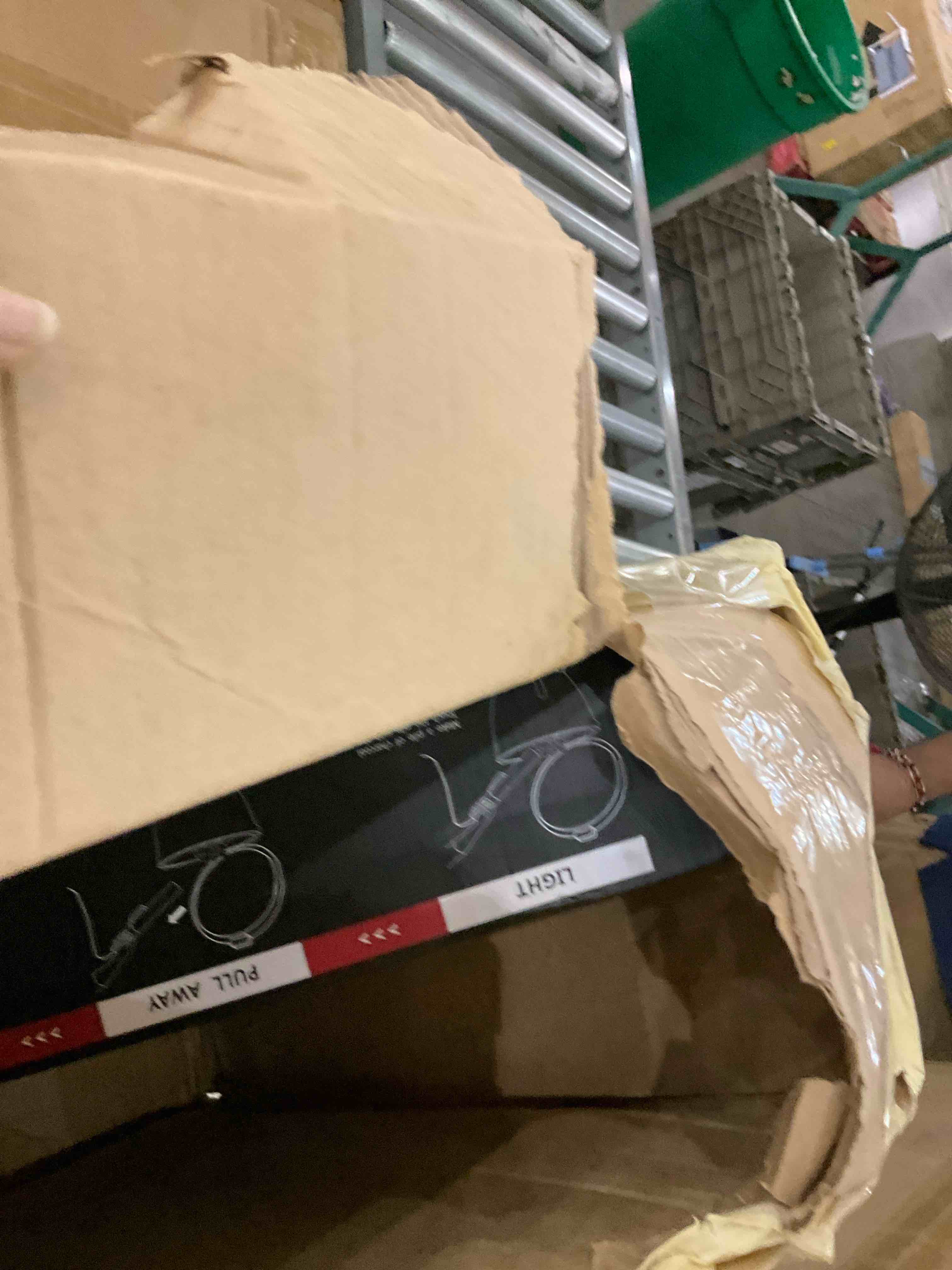 https://s3.amazonaws.com/lotting-images-prod/BargainHunt/EXS01495863_1717168681565.jpeg