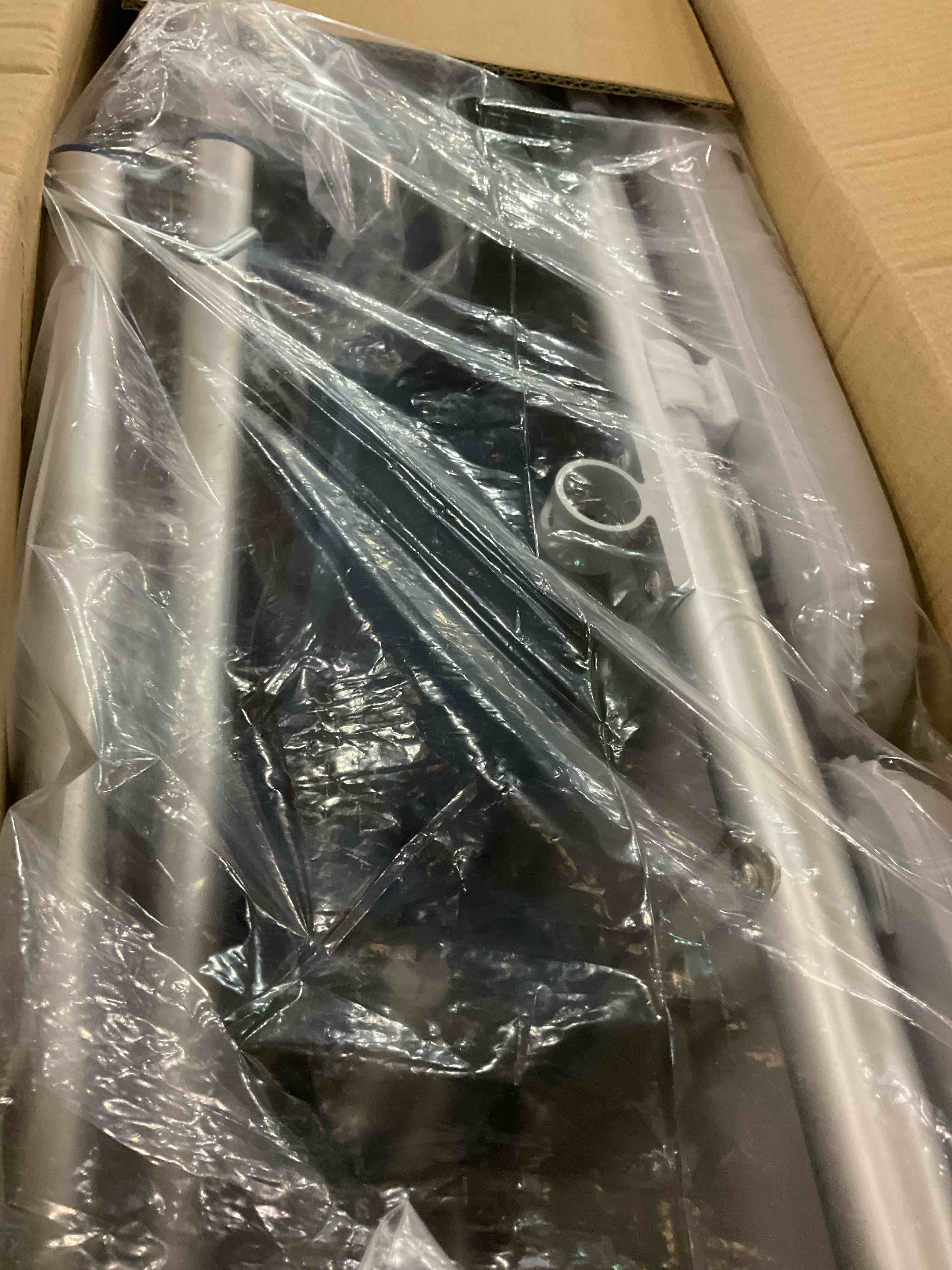 https://s3.amazonaws.com/lotting-images-prod/BargainHunt/EXS01496248_1718194434696.jpeg