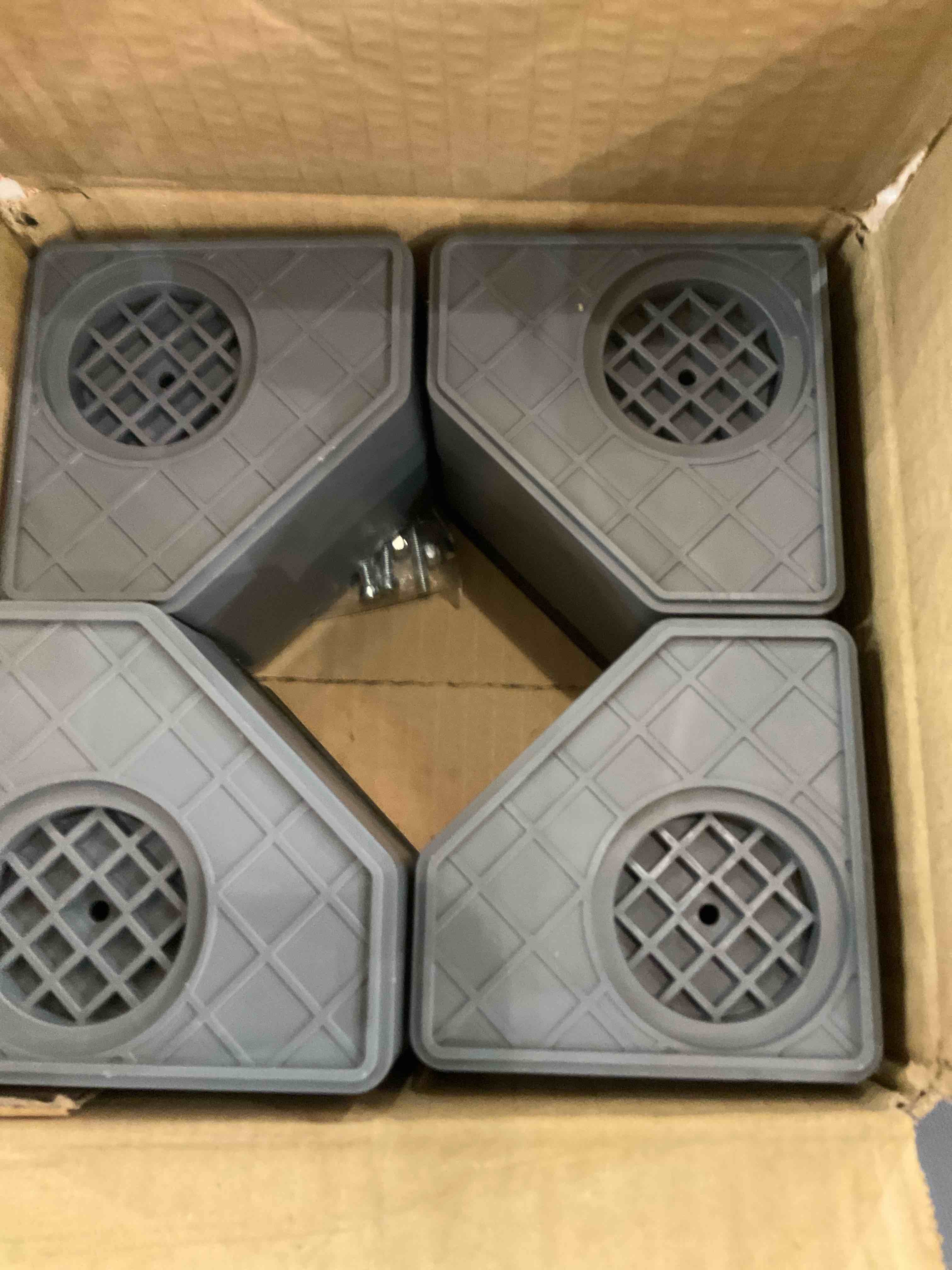 https://s3.amazonaws.com/lotting-images-prod/BargainHunt/EXS01497008_1715881918699.jpeg